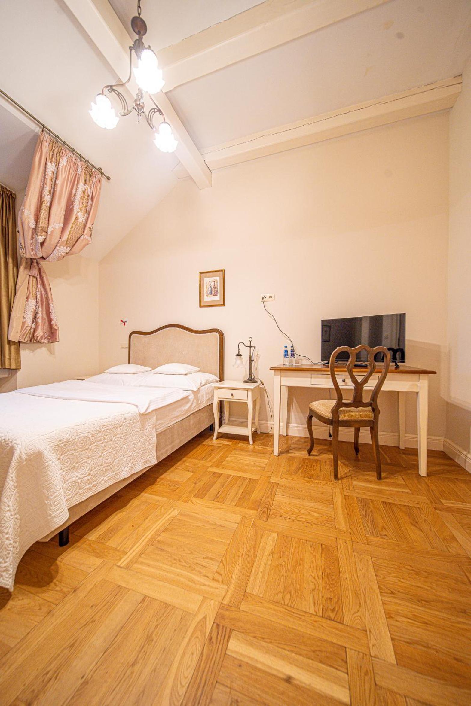 Standard Double Room - Photo 1