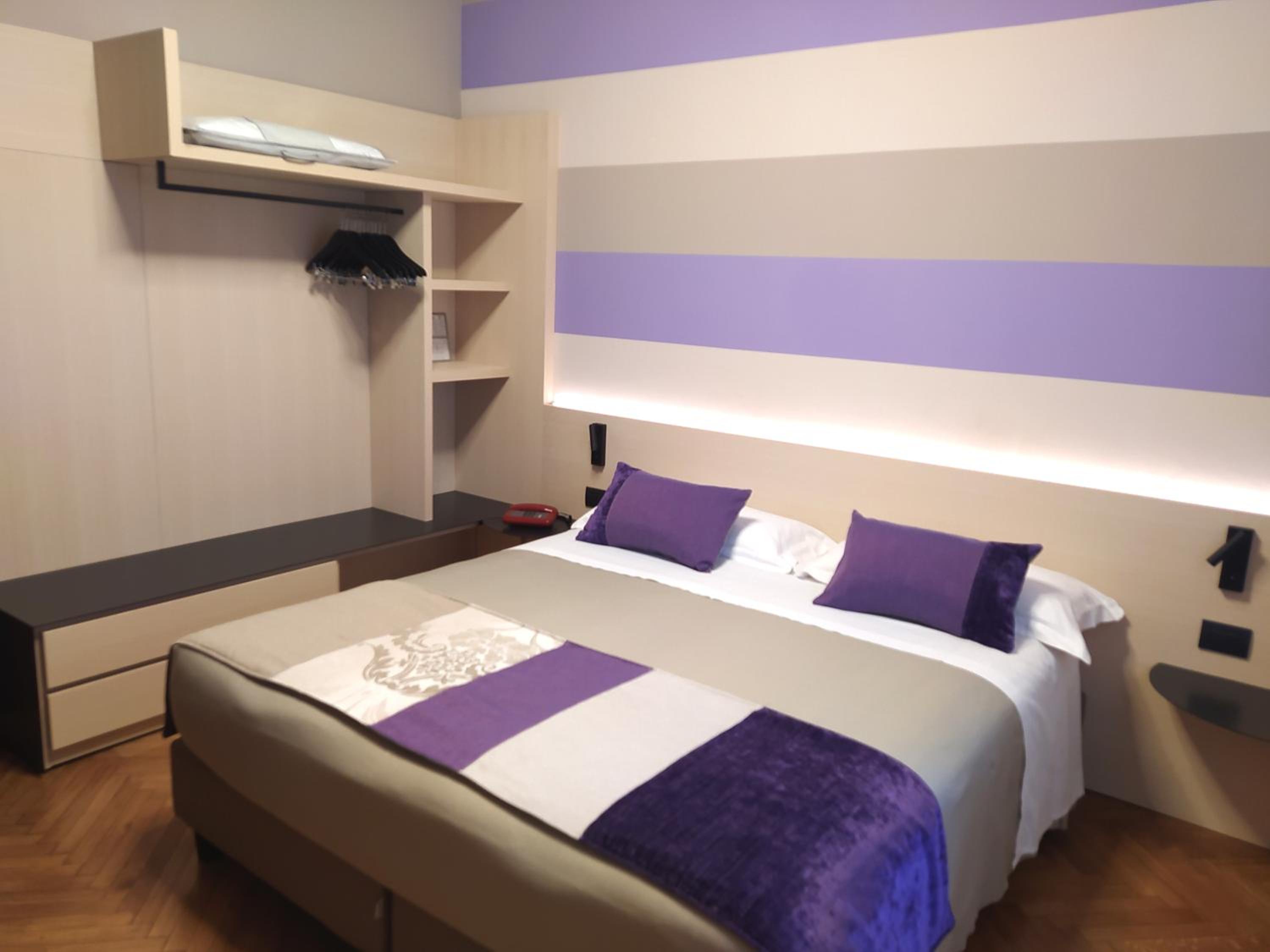 Double or Twin Room - Photo 6