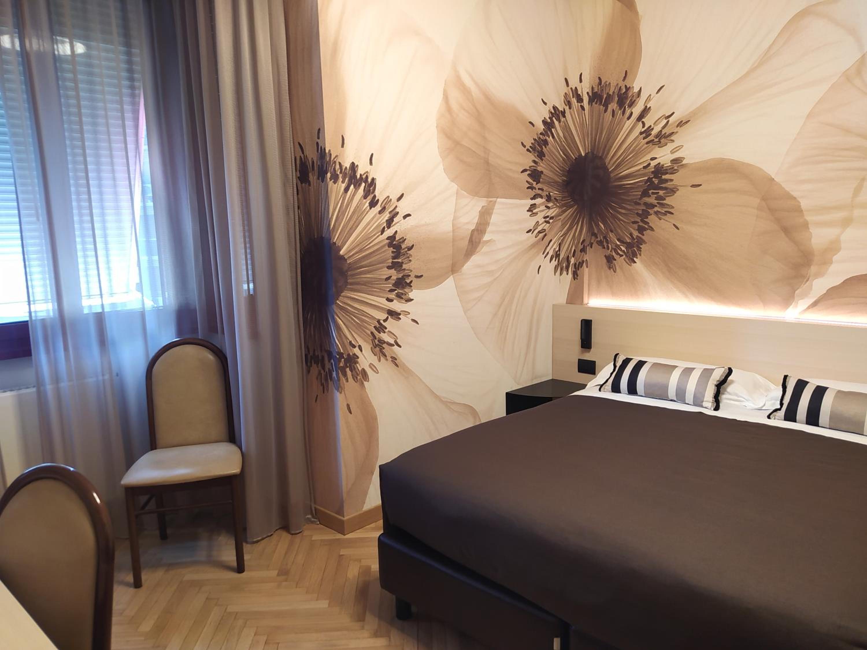 Double or Twin Room - Photo 8