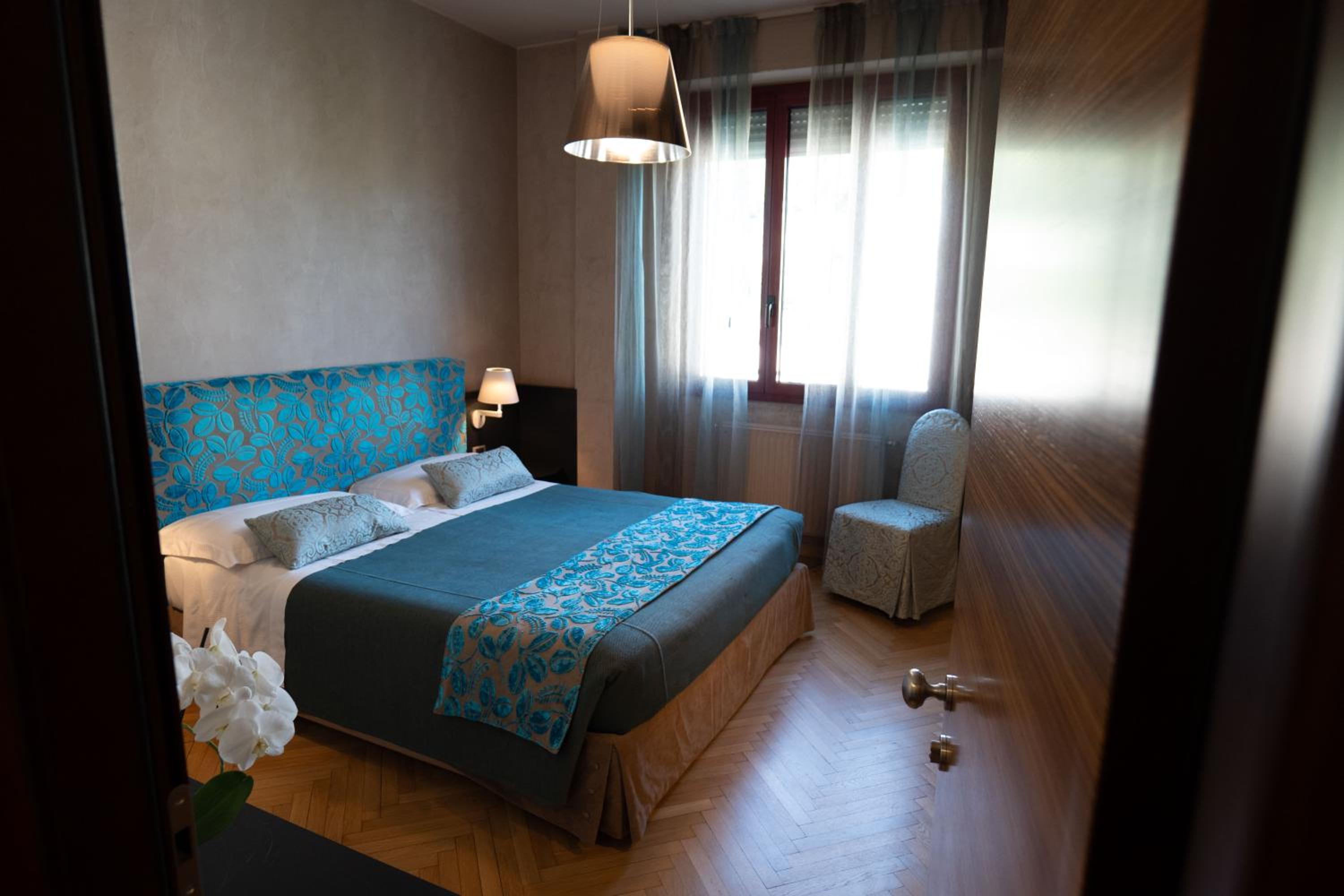 Double or Twin Room - Photo 9