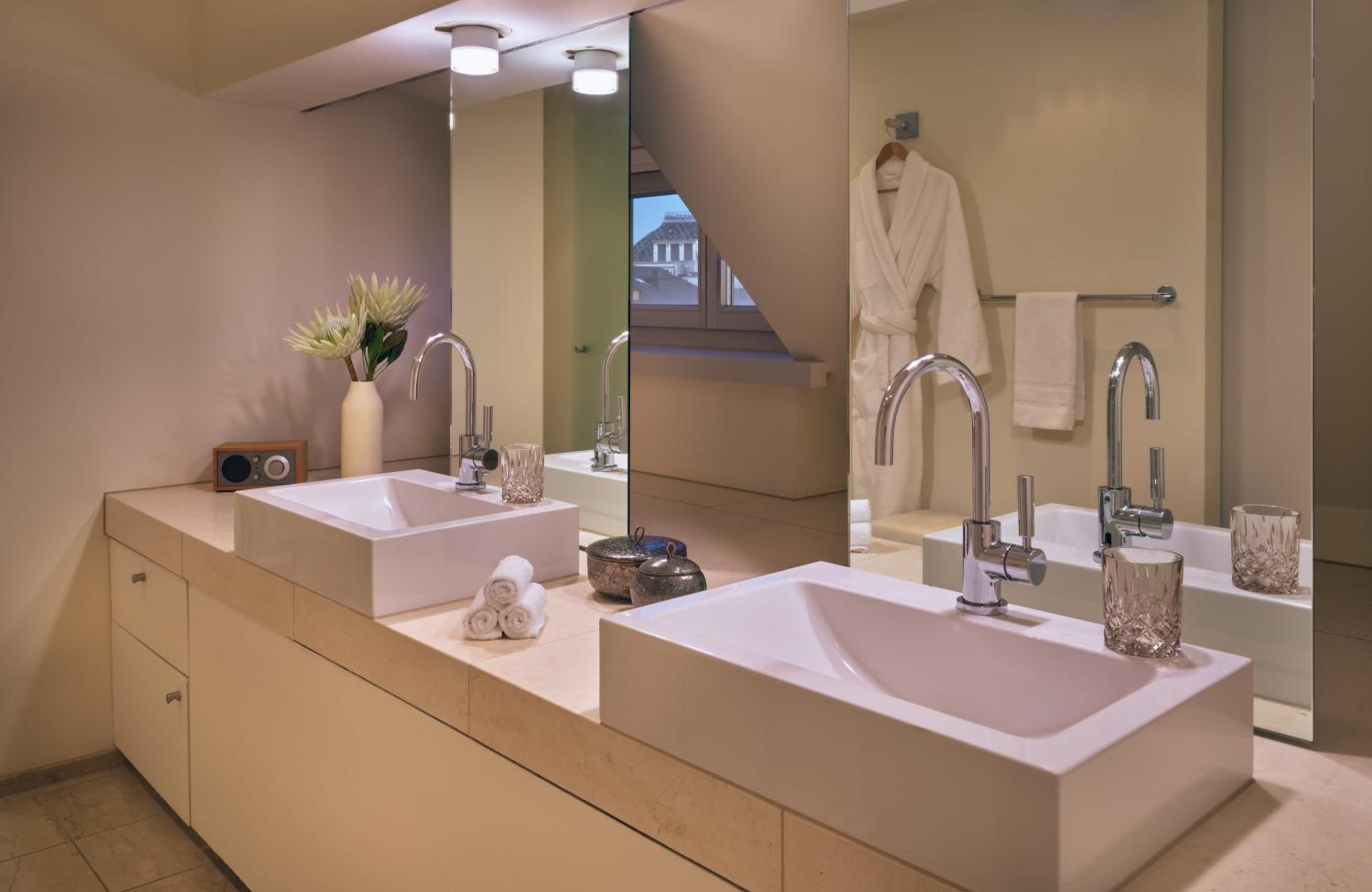 Master Suite thumbnail 5