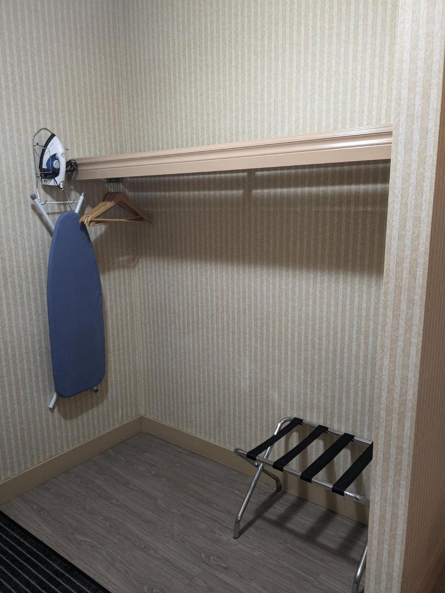 Select Two Double Beds Room - Photo 3