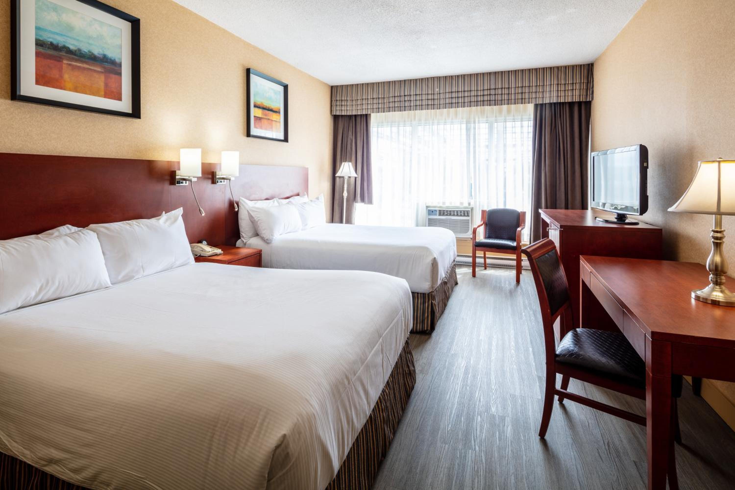 Select Two Double Beds Room - Photo 4