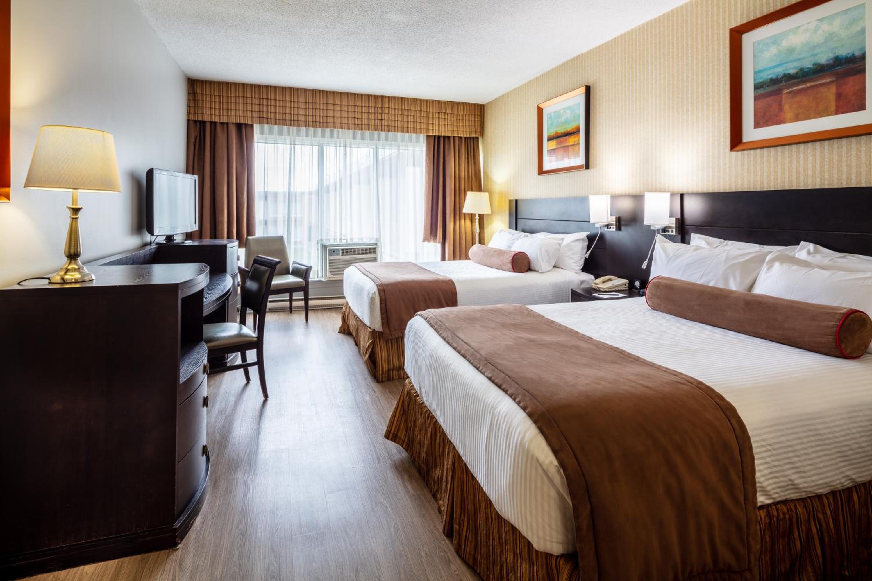 Deluxe Double Room with Two Double Beds - Photo 2
