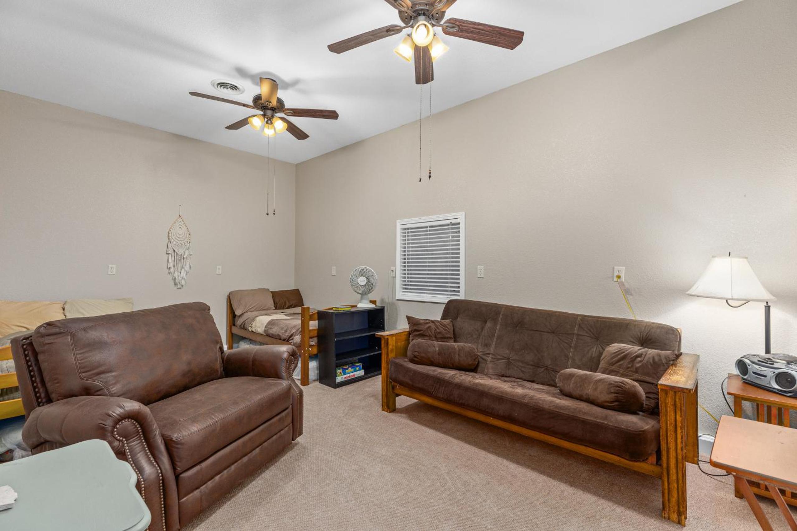 Four-Bedroom House photo 2