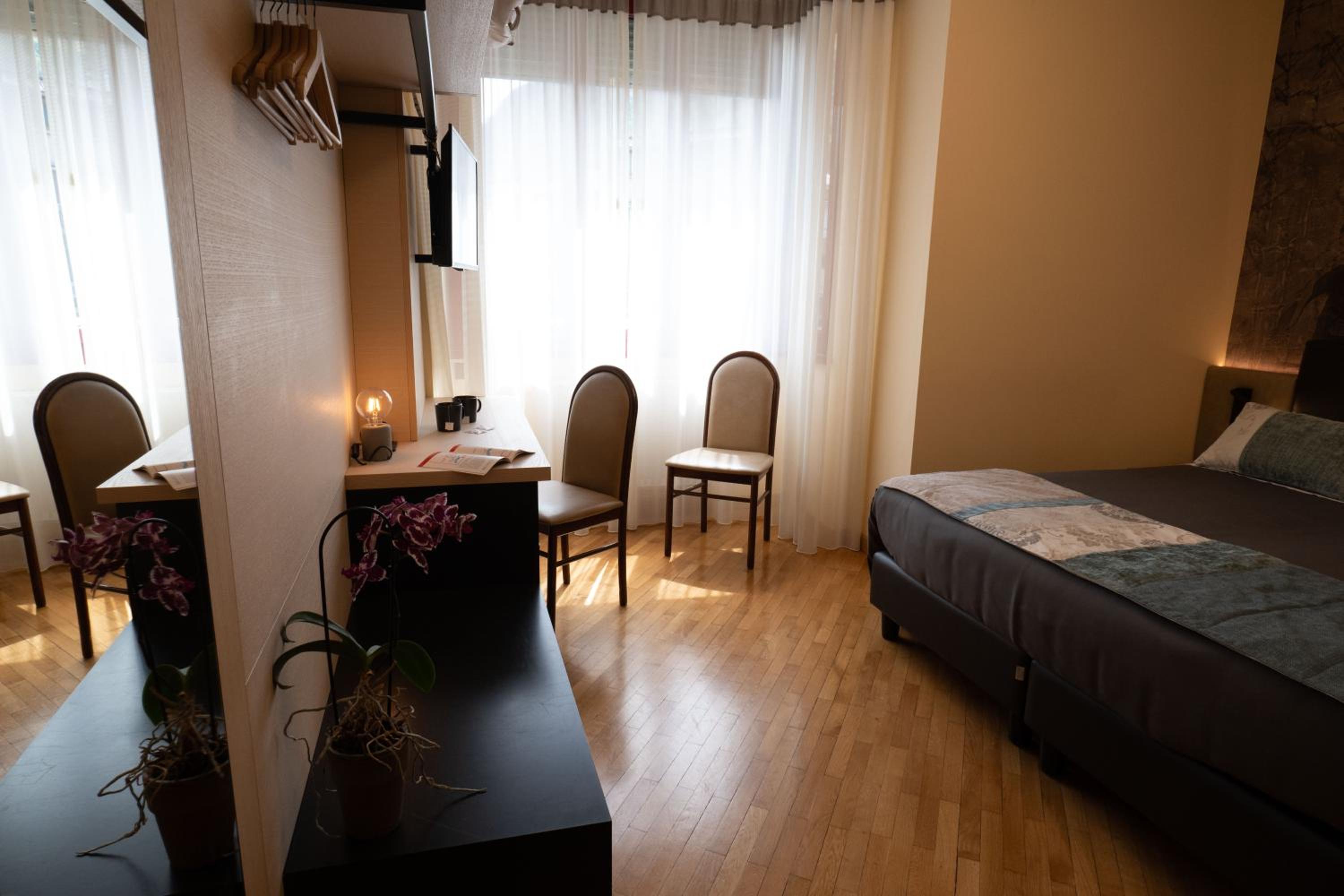 Double or Twin Room - Photo 11