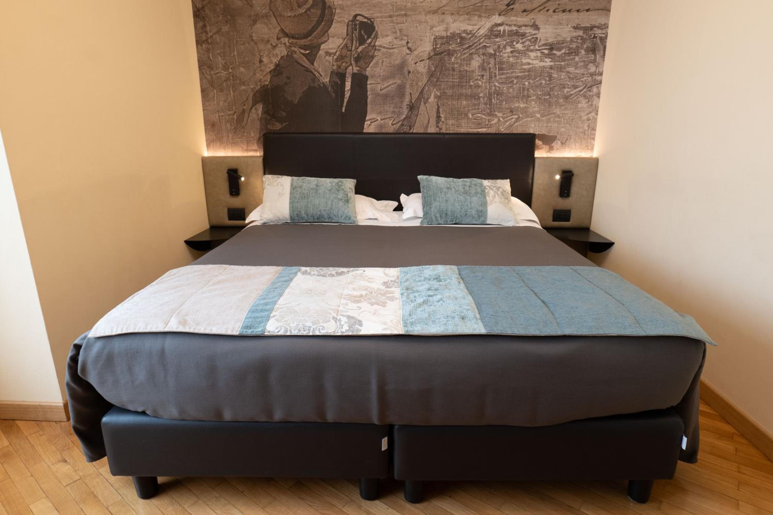Double or Twin Room - Photo 12