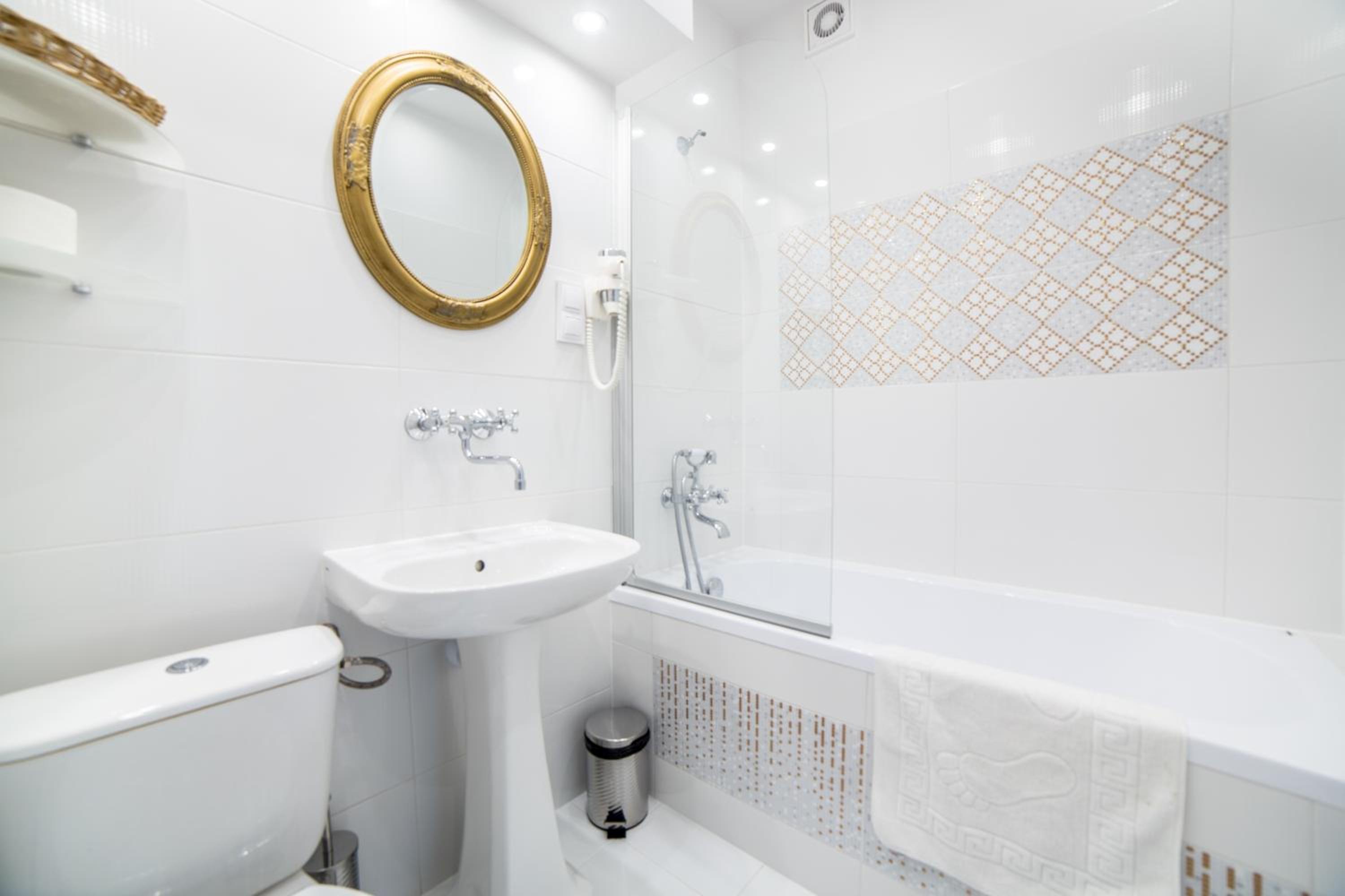 Premium Double Room with Bath and Balcony photo 2