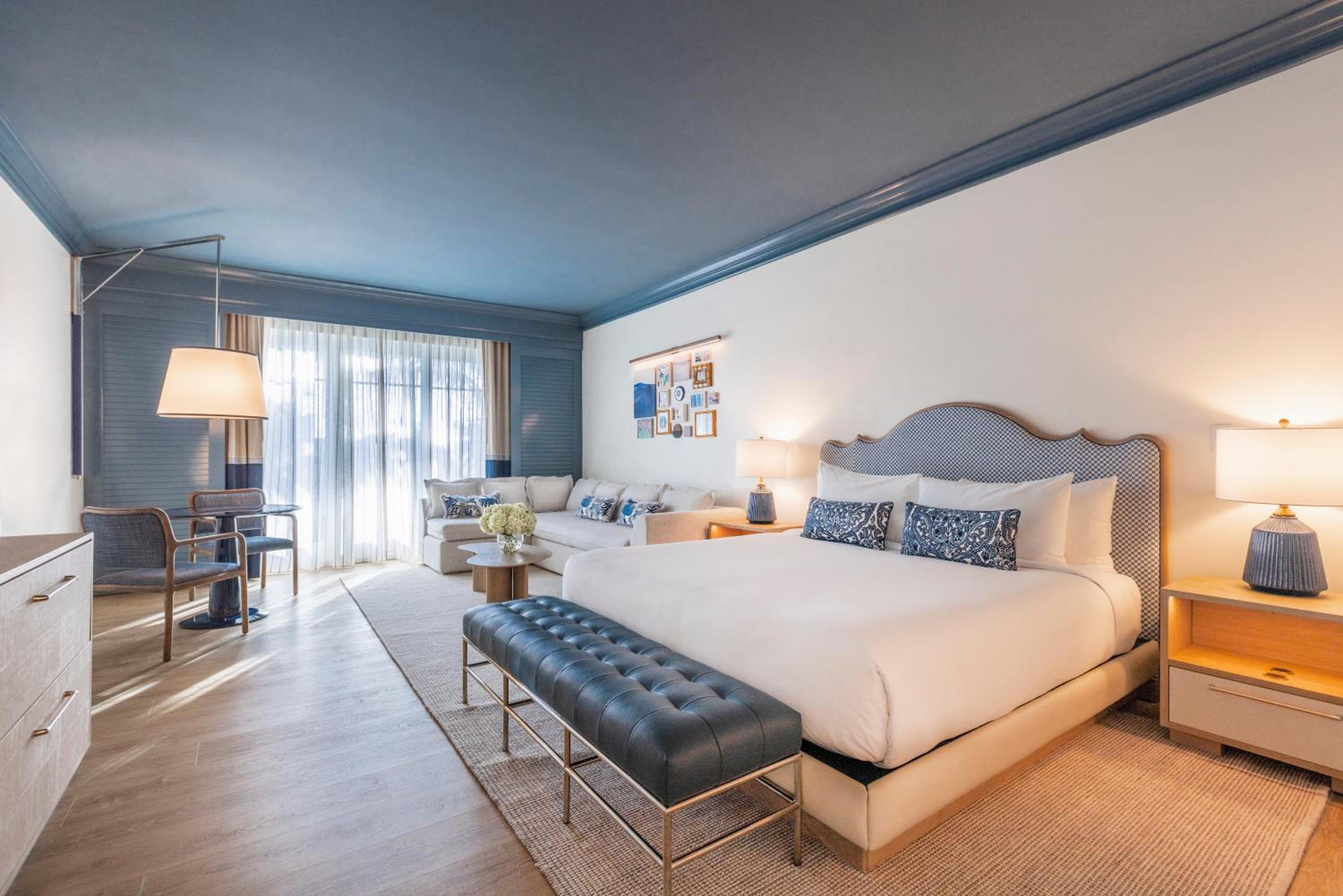 Deluxe King Room - Photo 1
