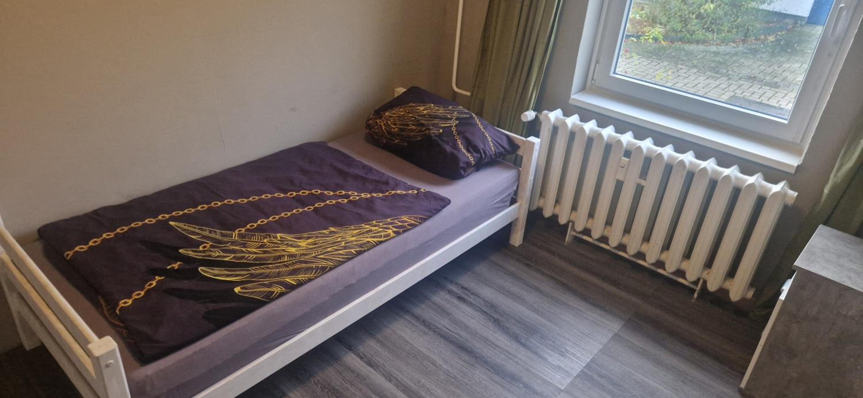 Single Room with Shared Shower and Toilet photo 3
