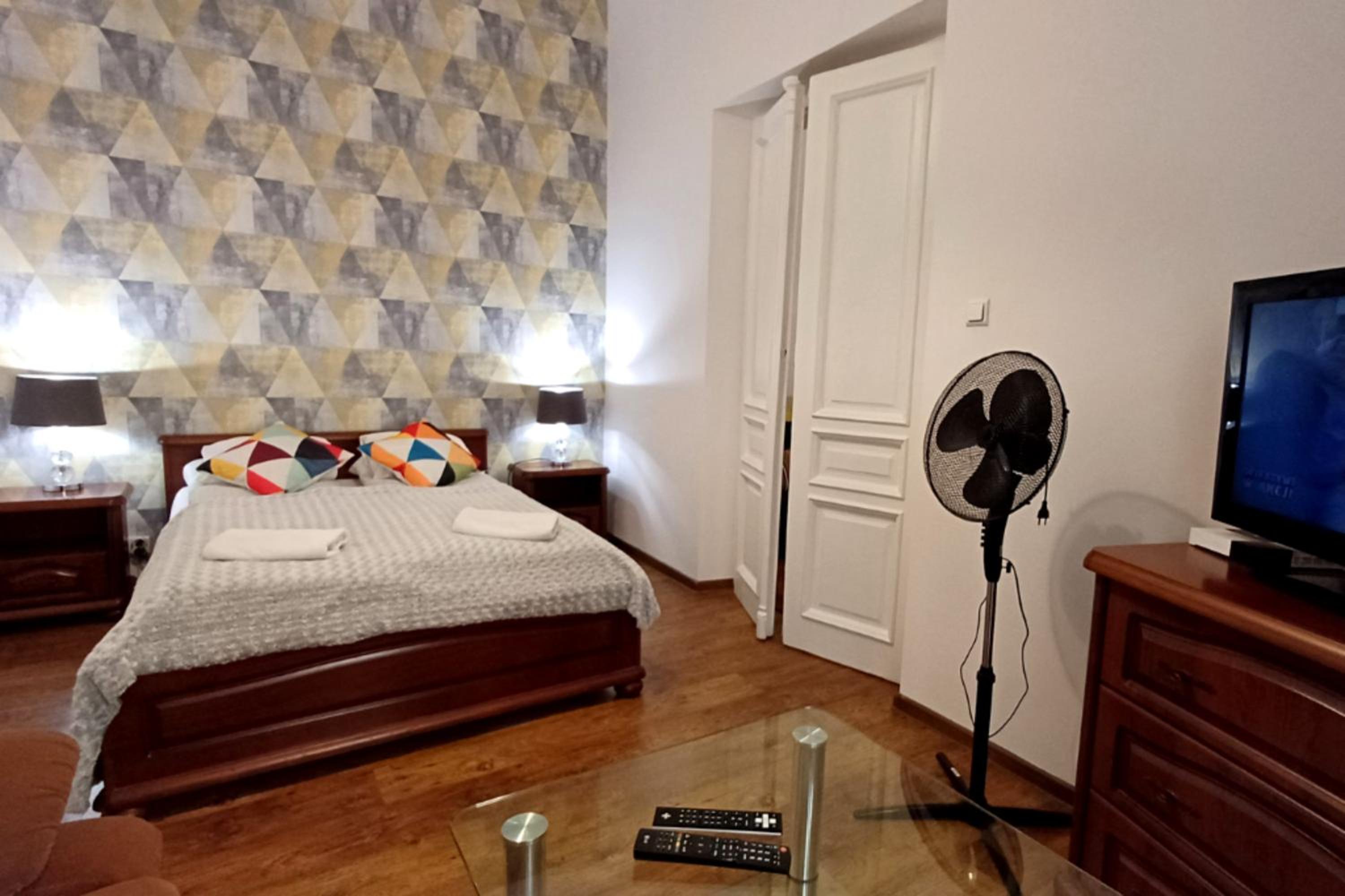 Two-Bedroom Apartment - 10 - Photo 3