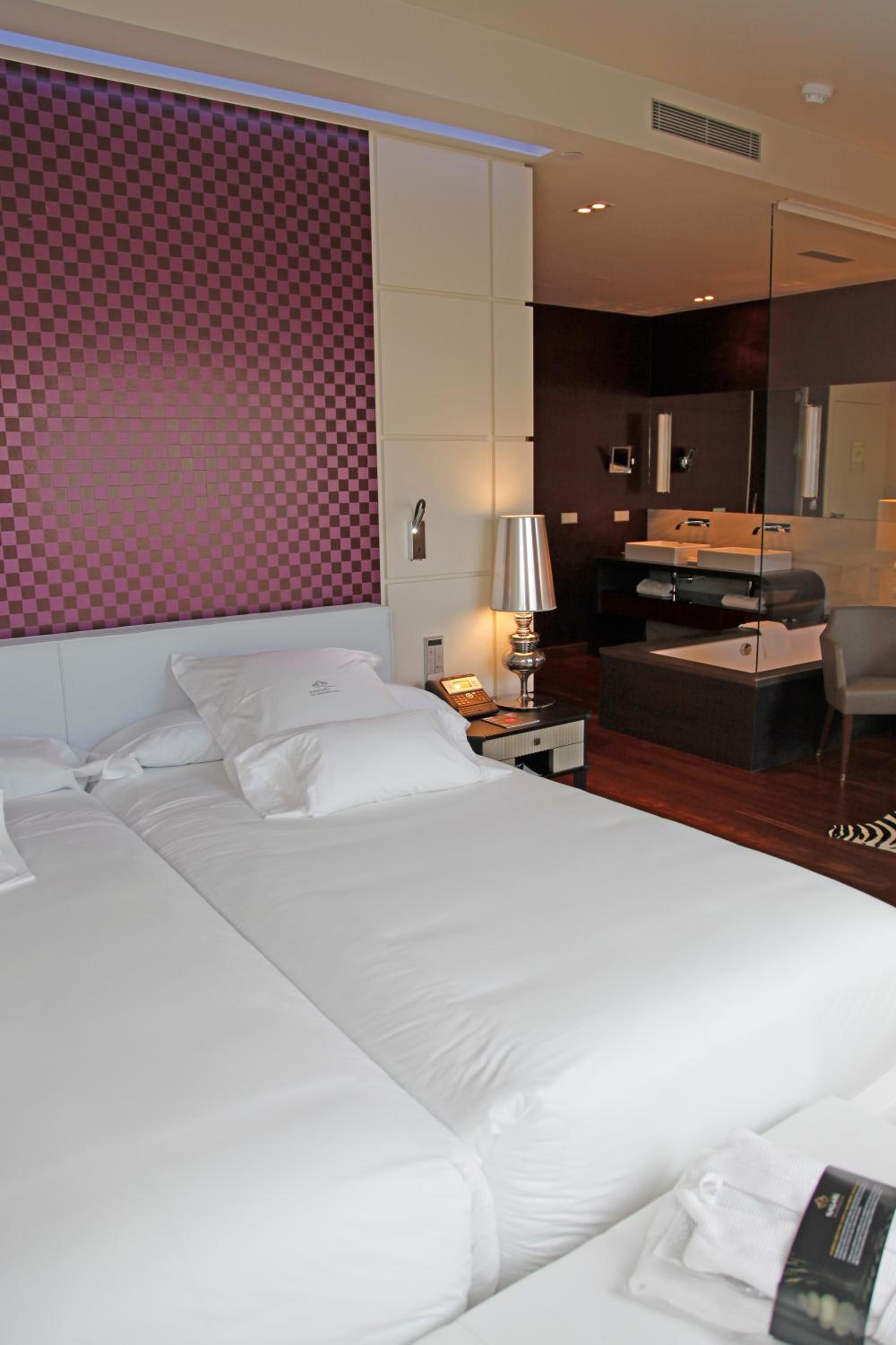 Superior Double or Twin Room - Photo 7