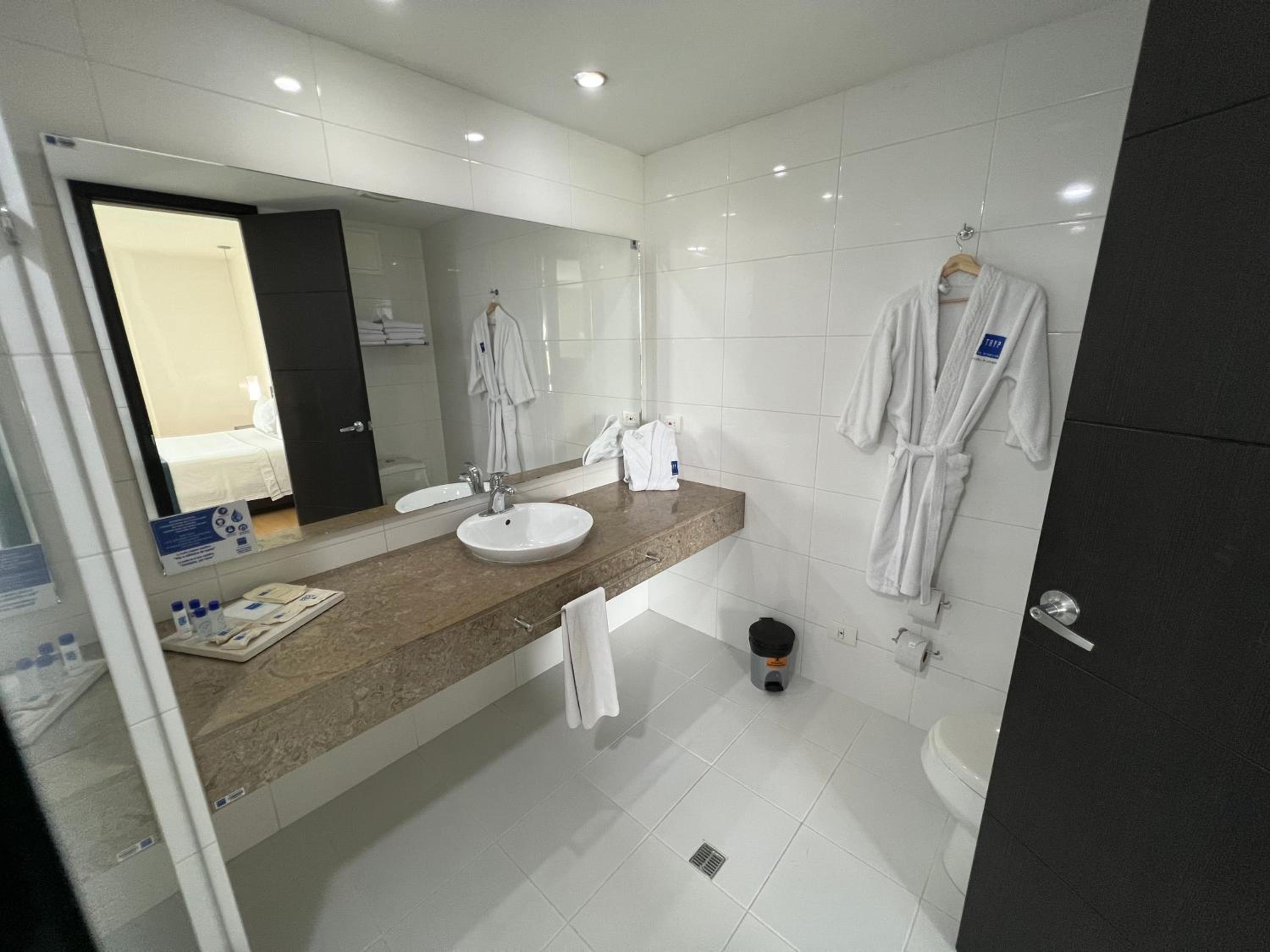 Double Room - Photo 2