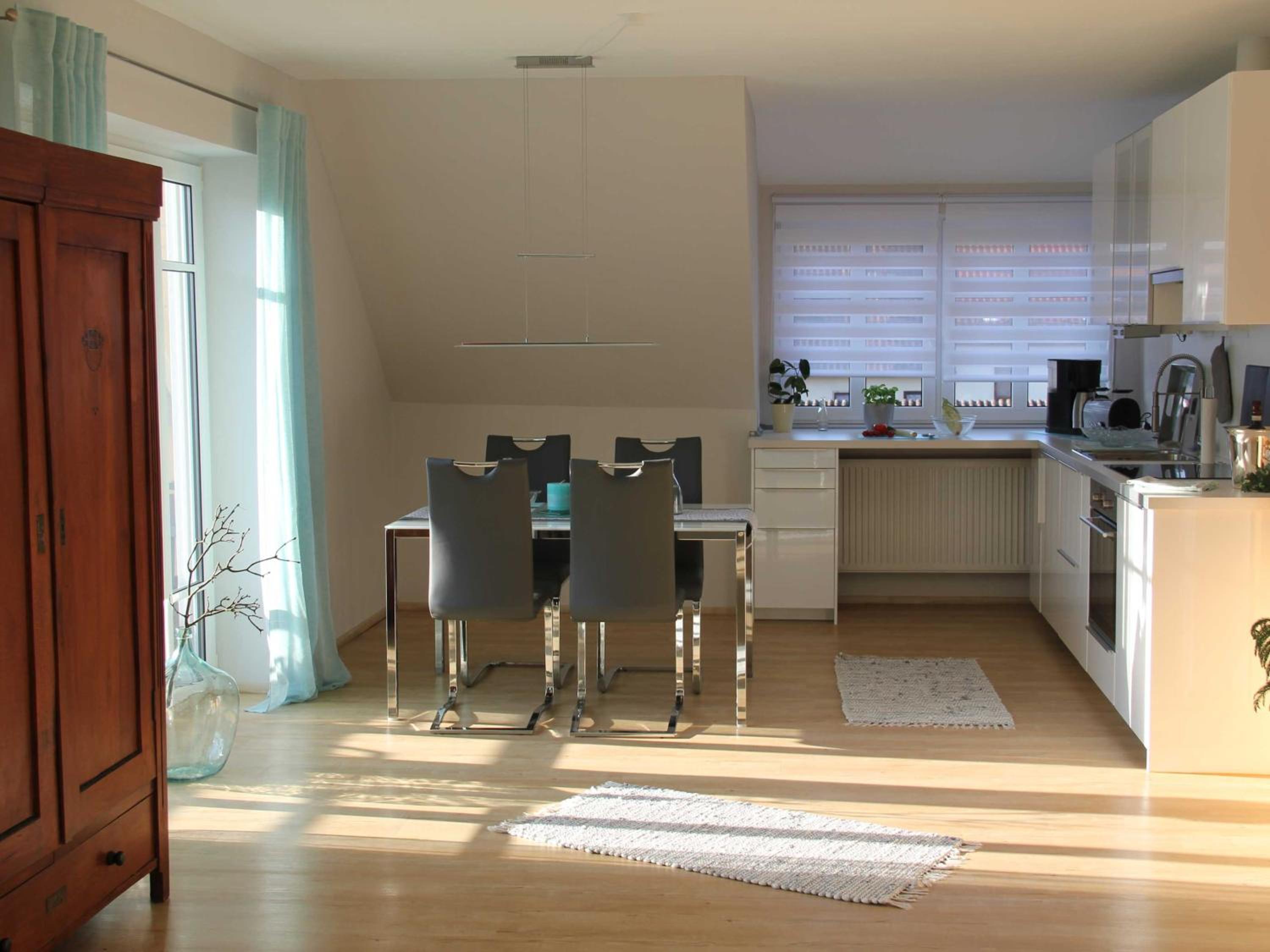 Two-Bedroom Apartment with Balcony photo 3