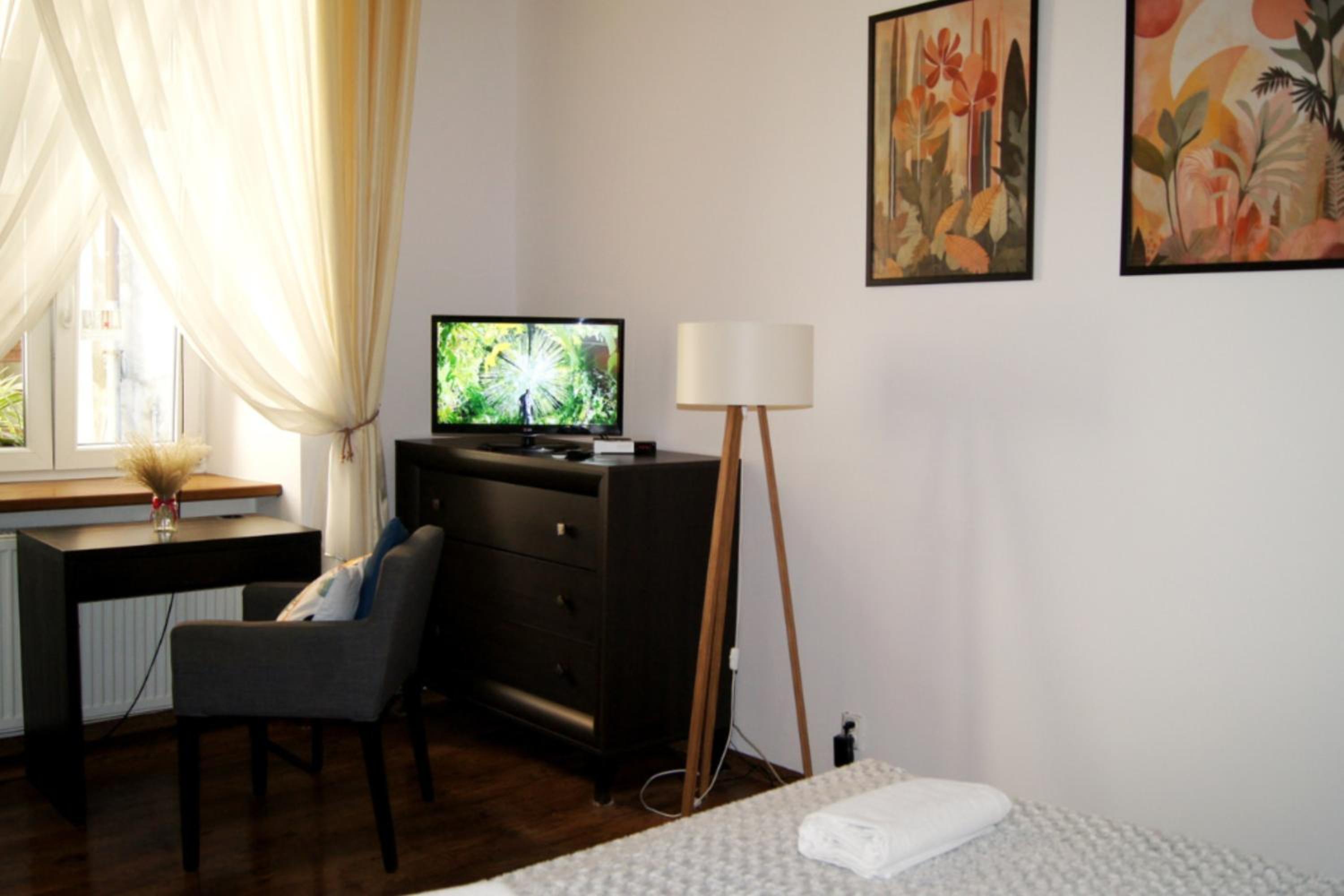 One-Bedroom Apartment - 11 - Photo 11
