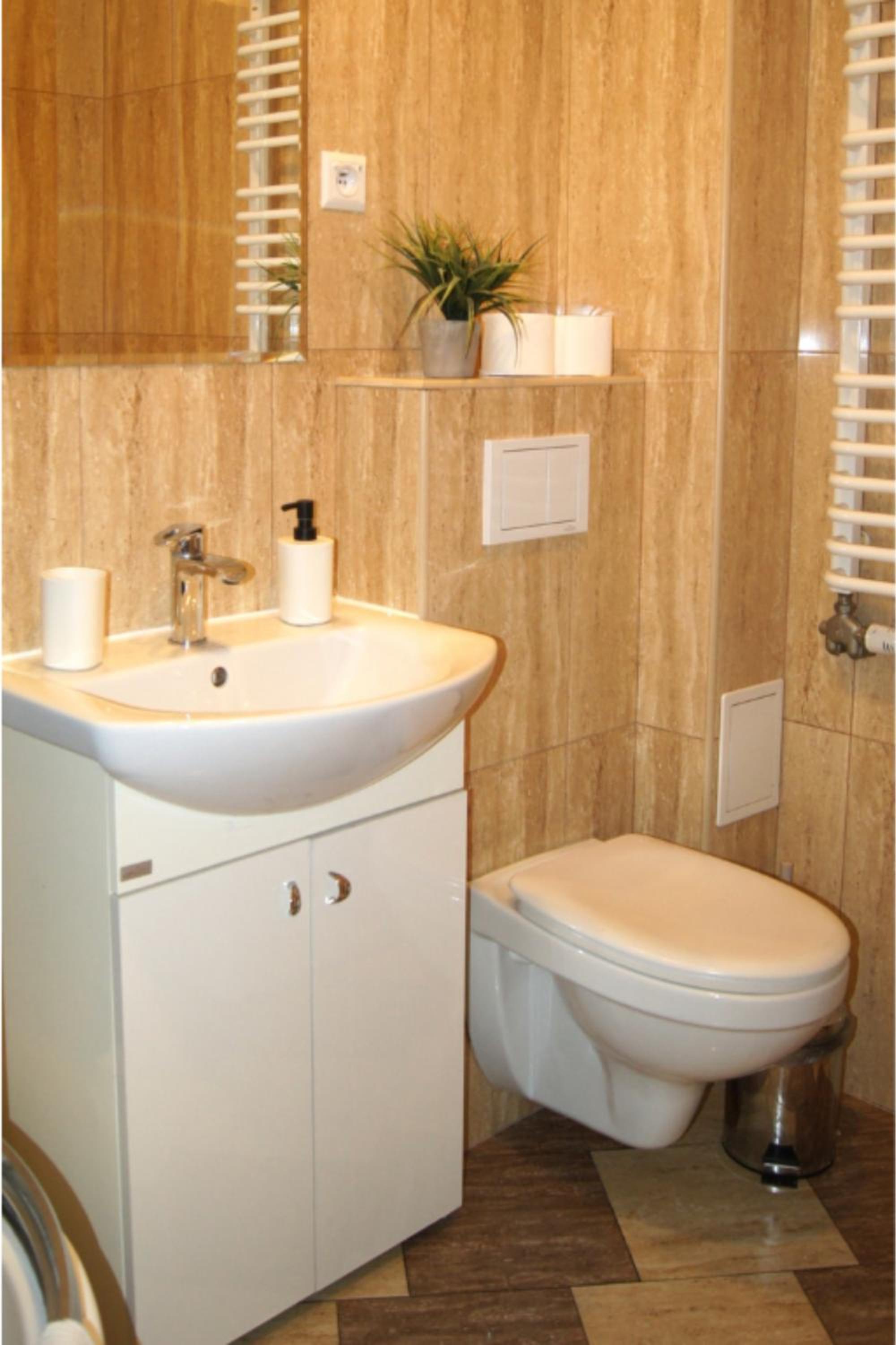 One-Bedroom Apartment - 11 - Photo 3