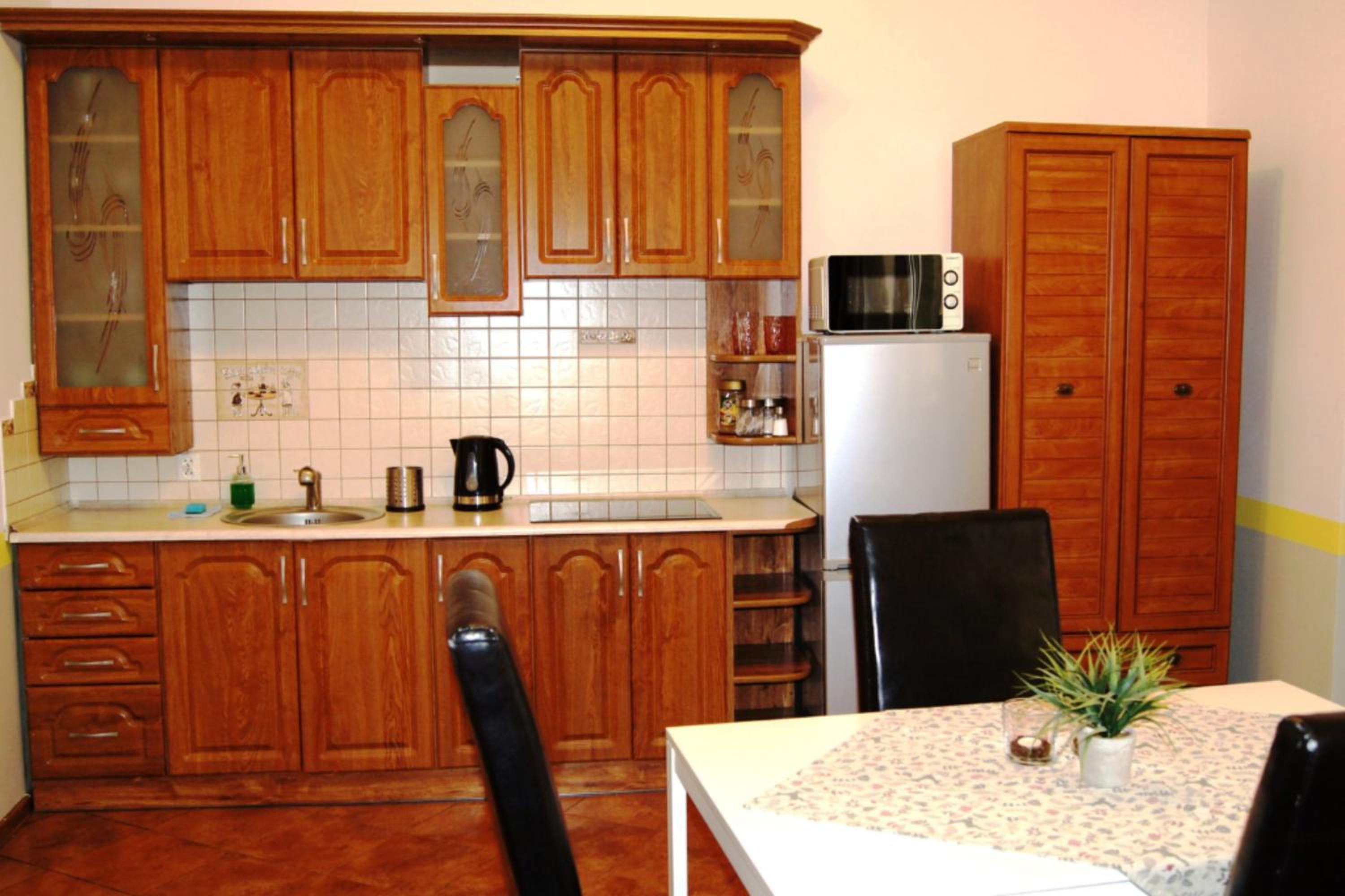 One-Bedroom Apartment - 11 - Photo 5