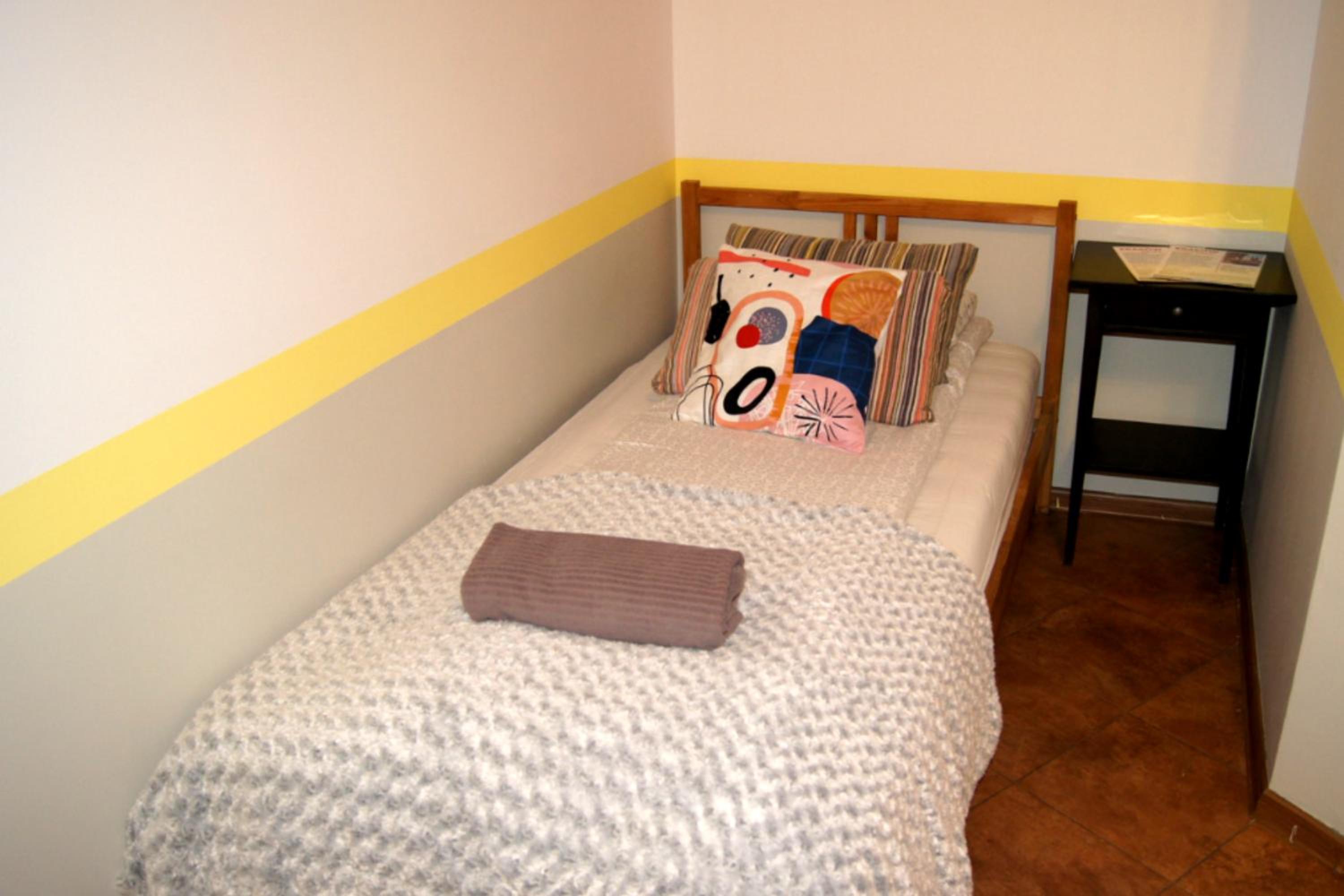 One-Bedroom Apartment - 11 - Photo 7