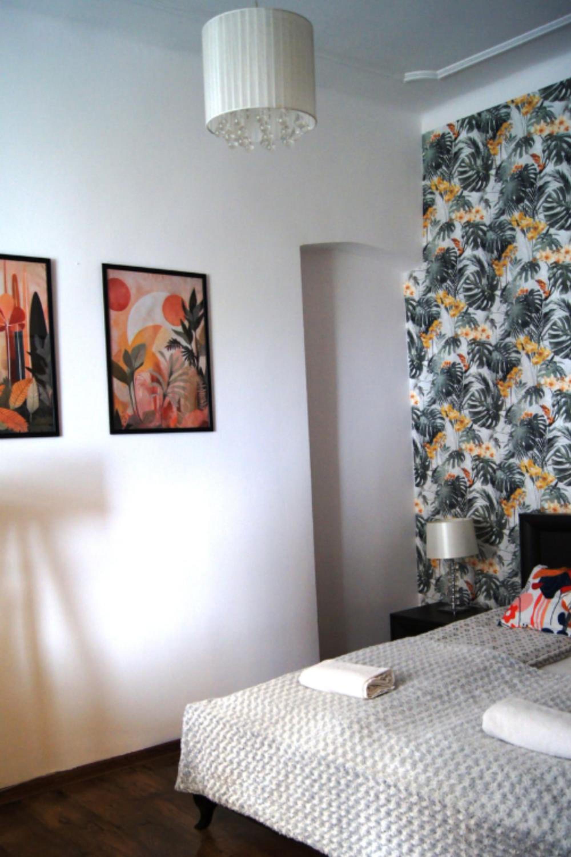 One-Bedroom Apartment - 11 - Photo 8
