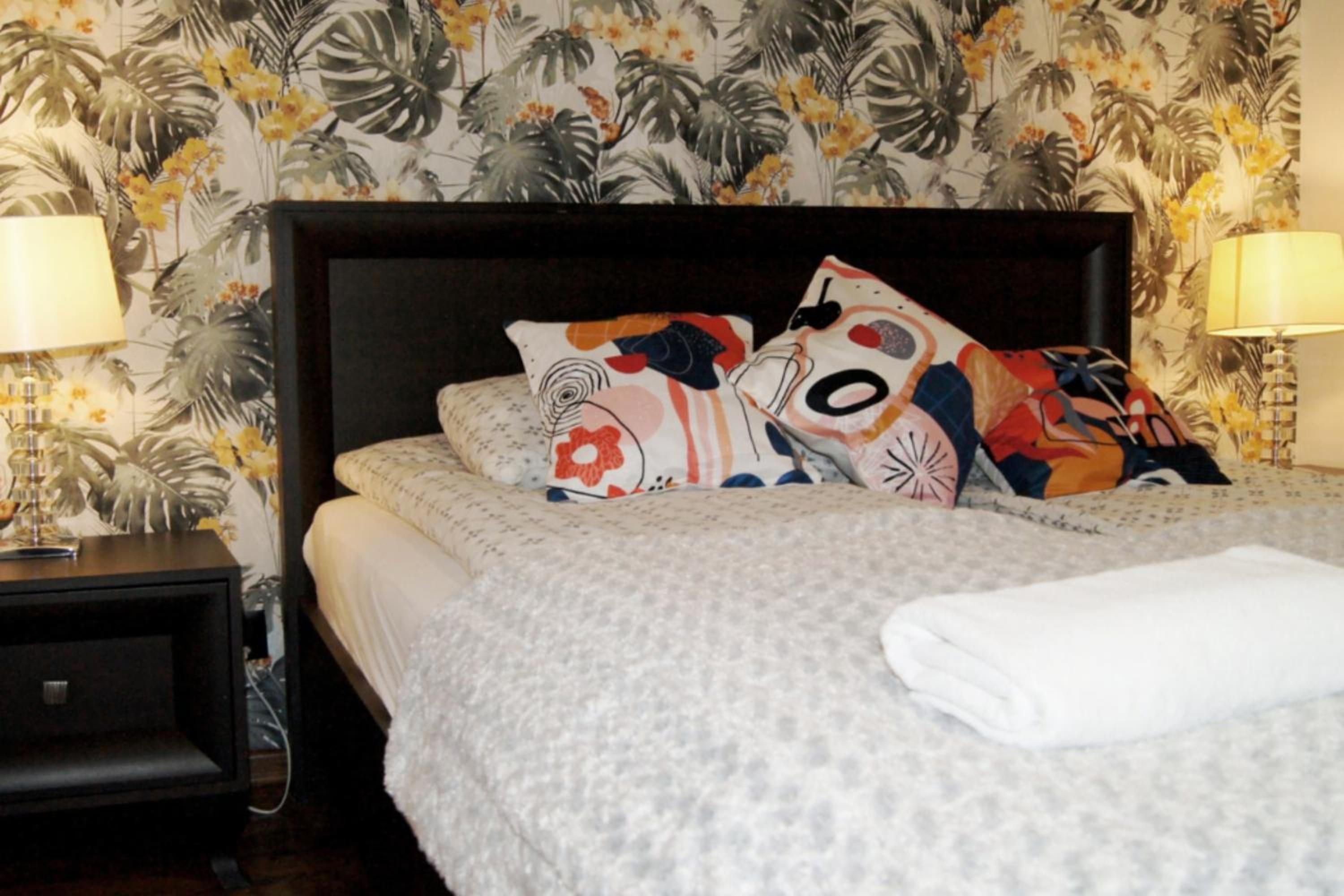 One-Bedroom Apartment - 11 - Photo 16