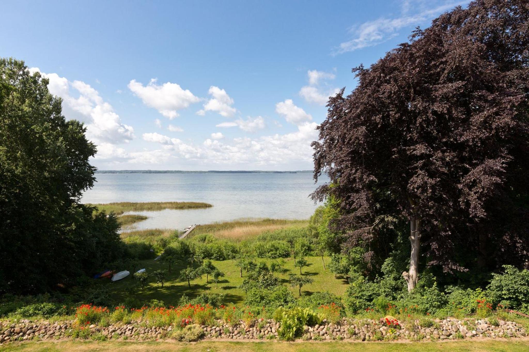 Apartment with Lake View photo 2