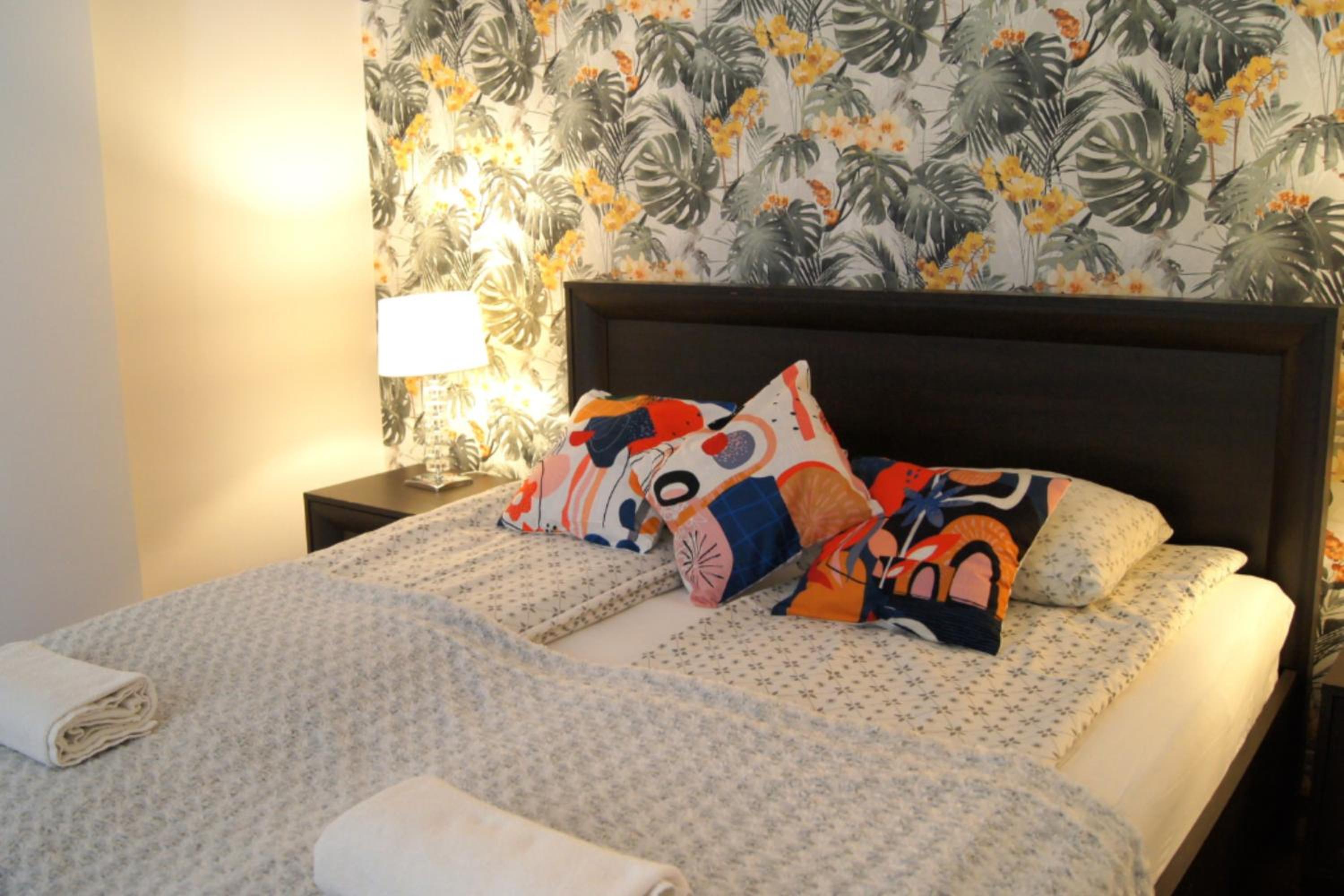 One-Bedroom Apartment - 11 - Photo 17