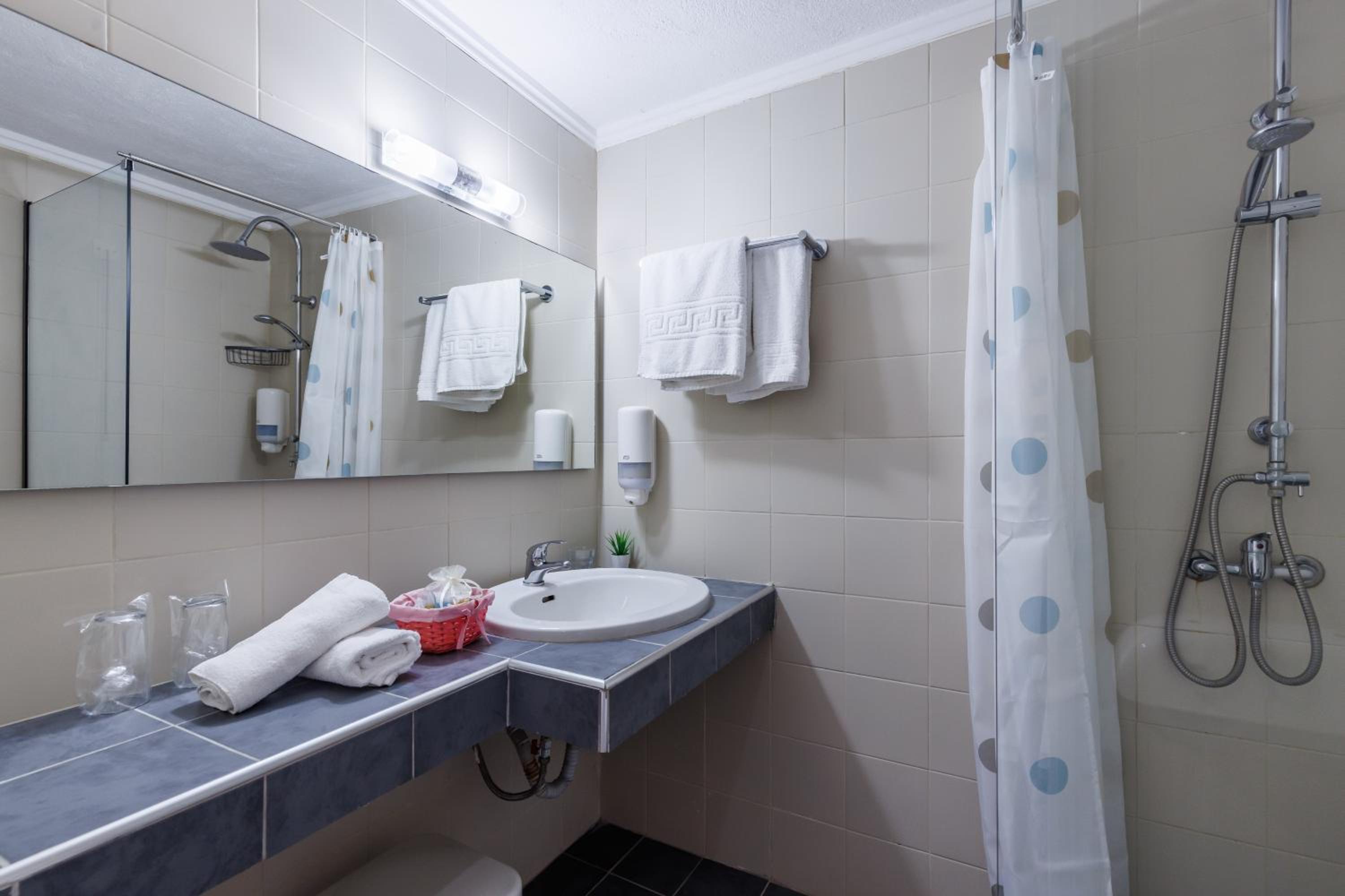 Standard Twin Room Inland View - Photo 2