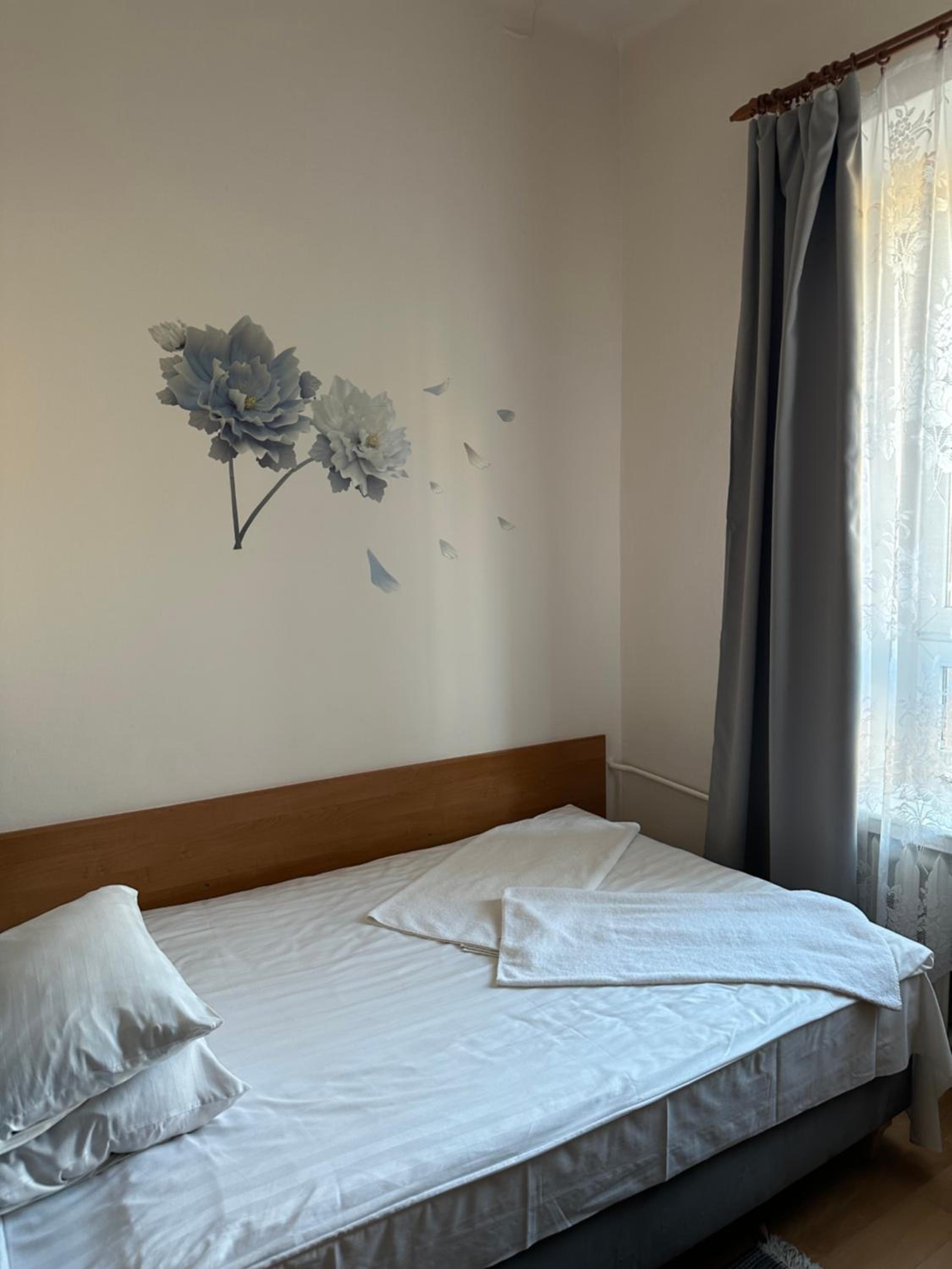 Single Room with Shared Bathroom photo 2