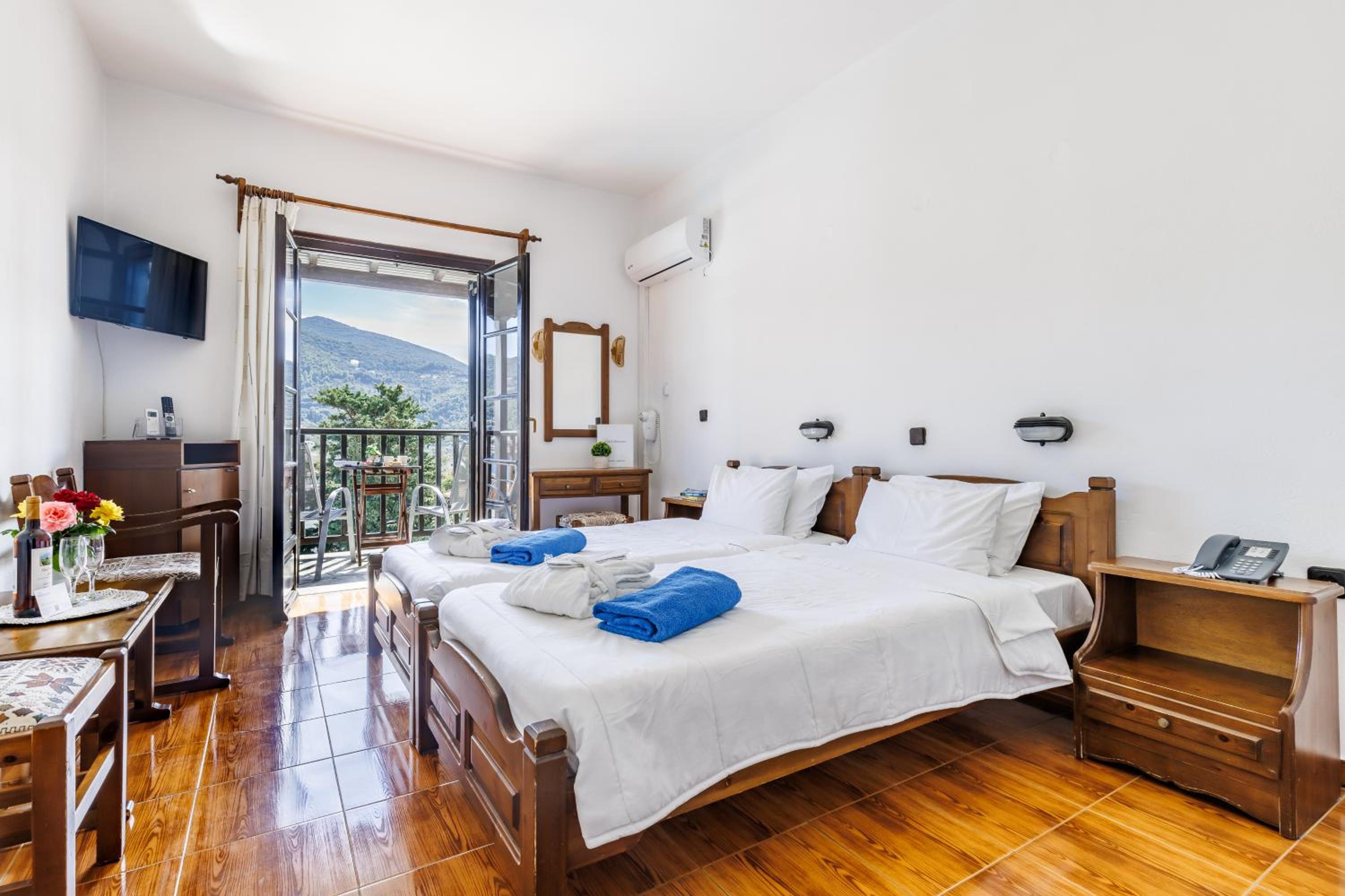 Standard Twin Room Inland View - Photo 8