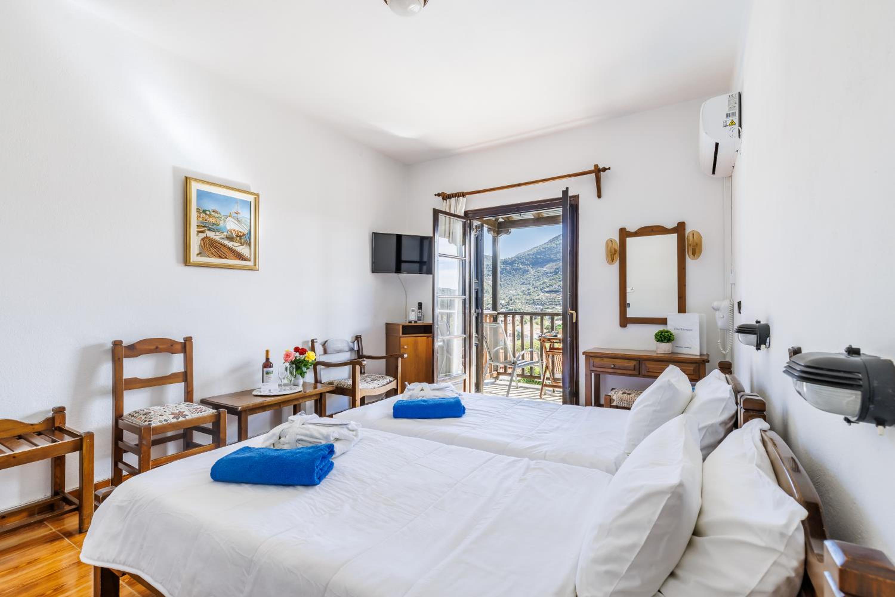 Standard Twin Room Inland View - Photo 7