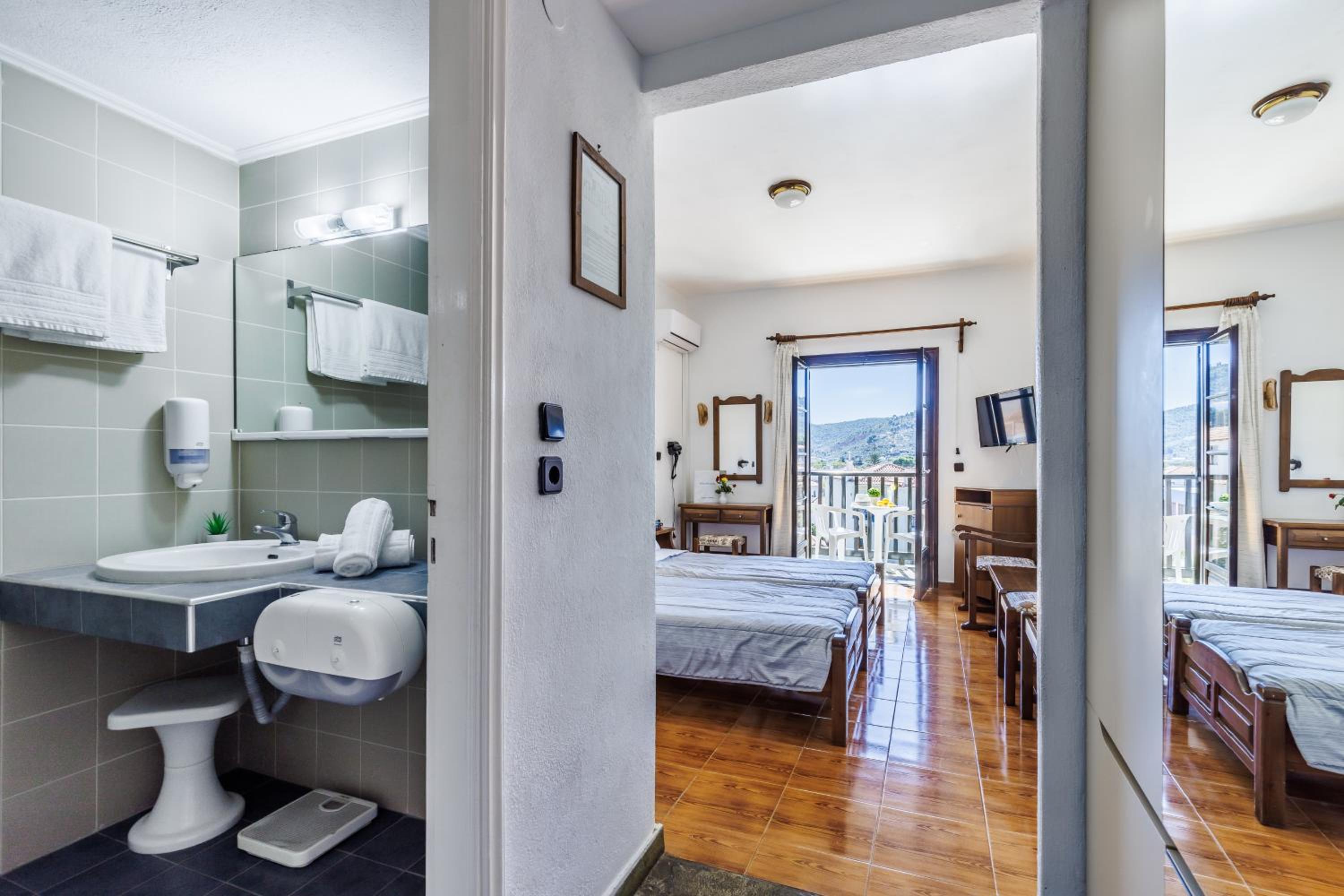 Standard Twin Room Inland View - Photo 6