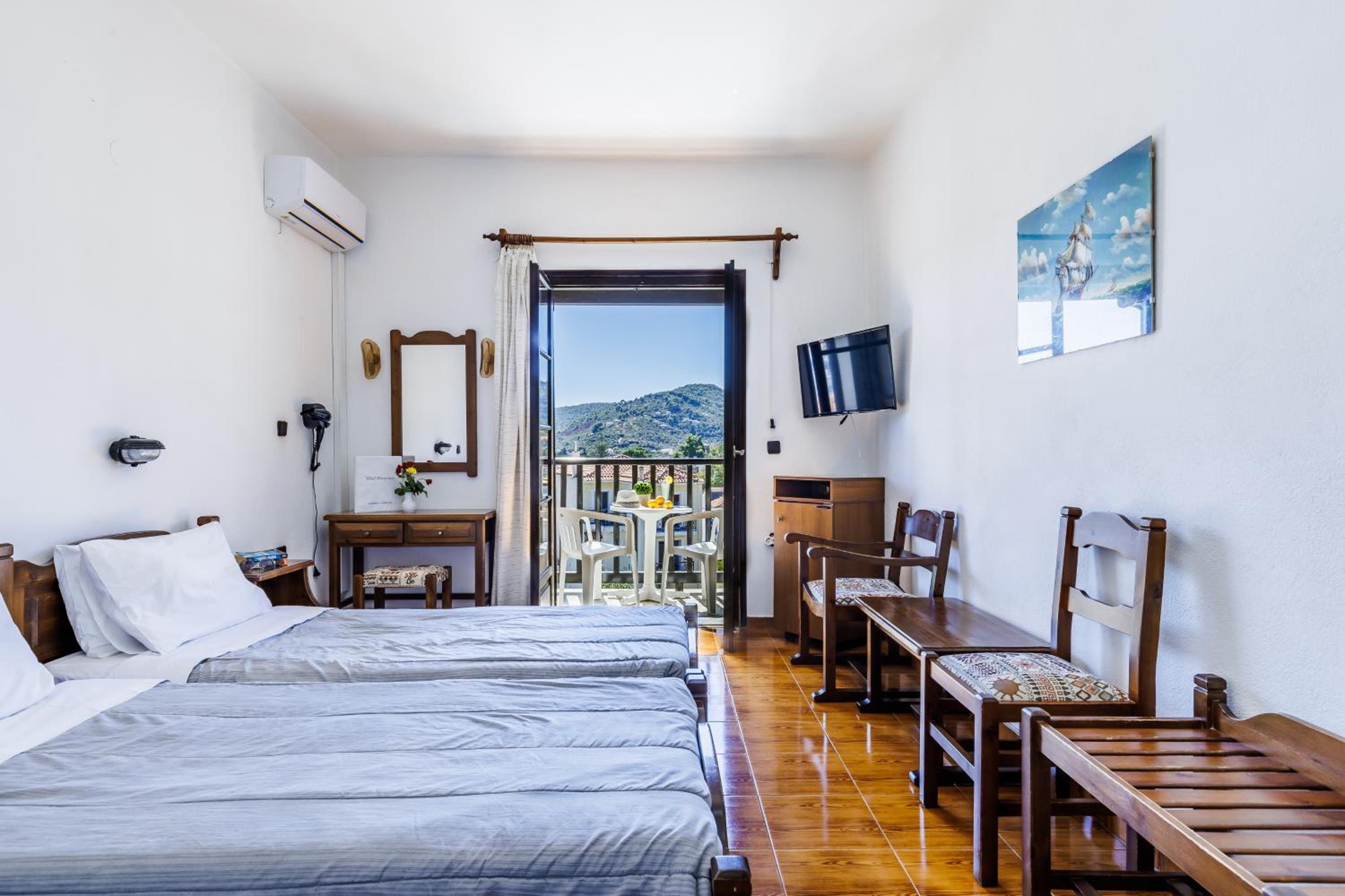 Standard Twin Room Inland View - Photo 5