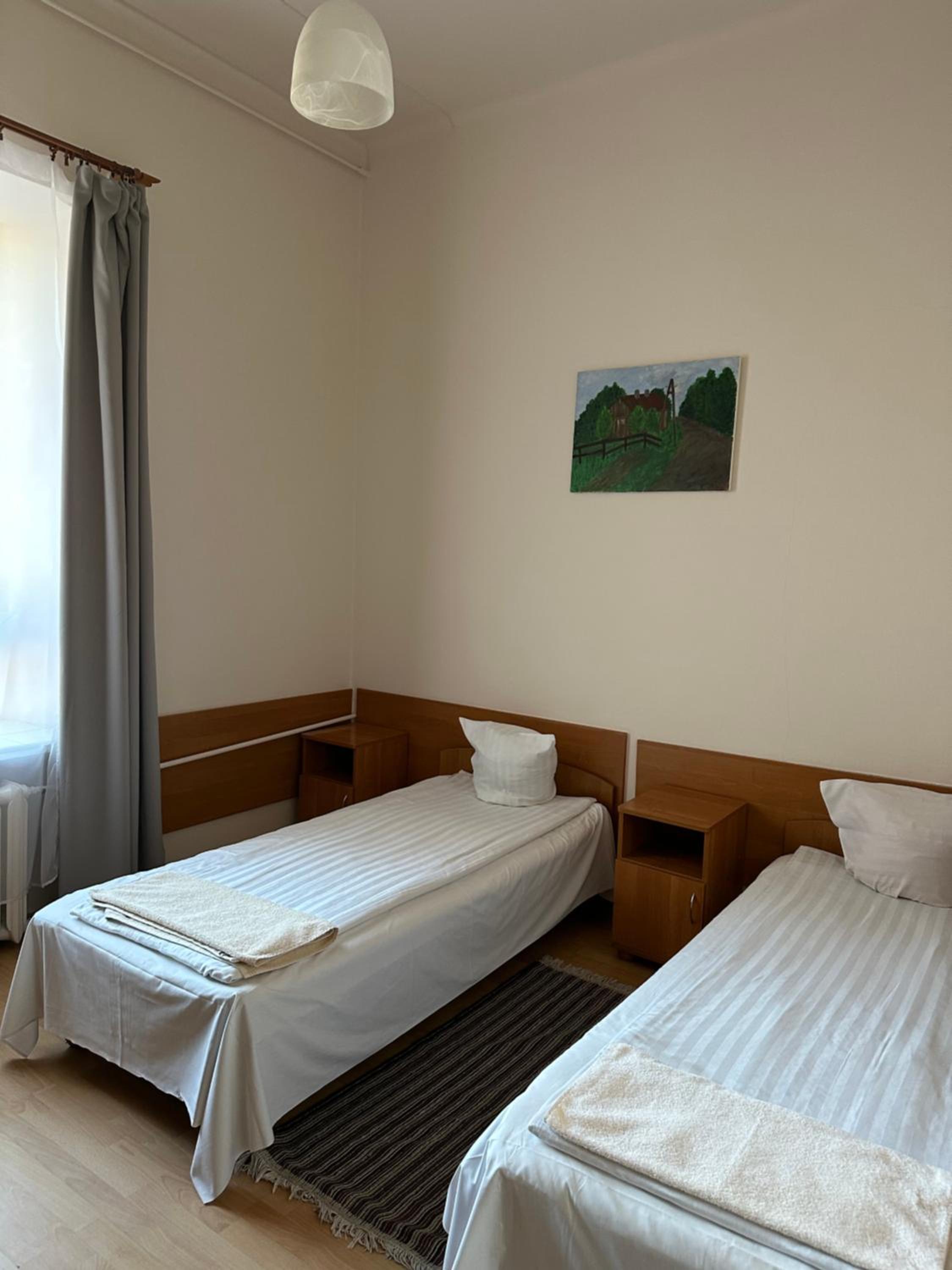 Twin Room - Photo 9