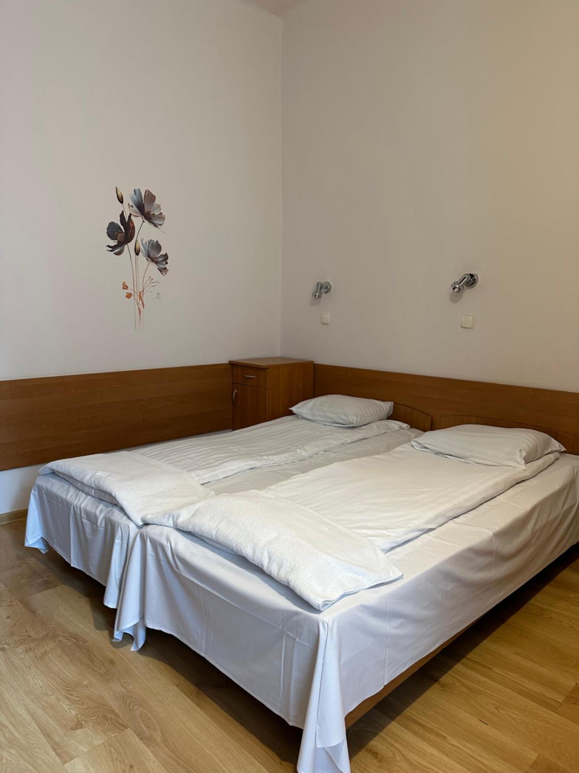 Twin Room - Photo 10