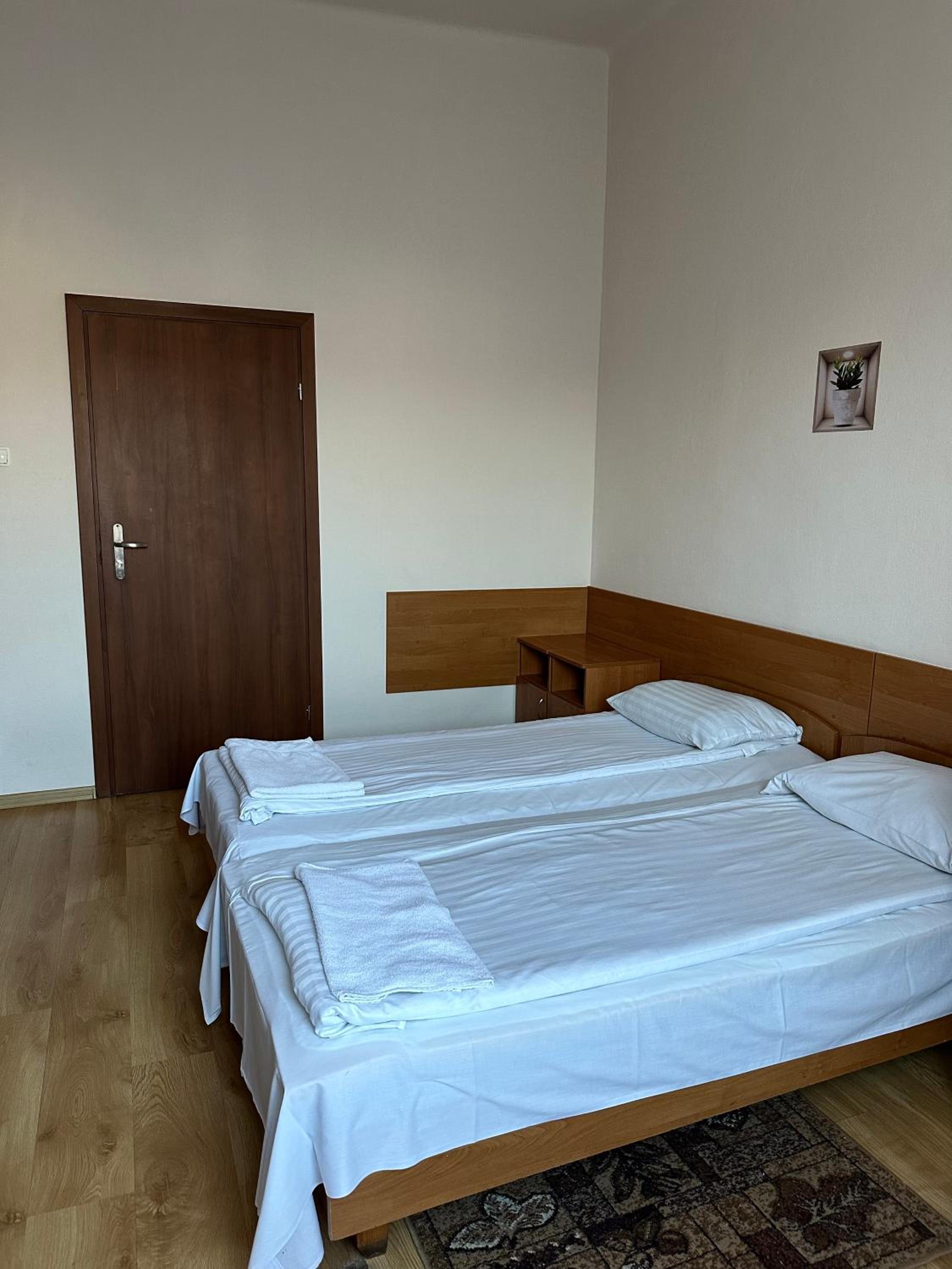 Twin Room - Photo 4