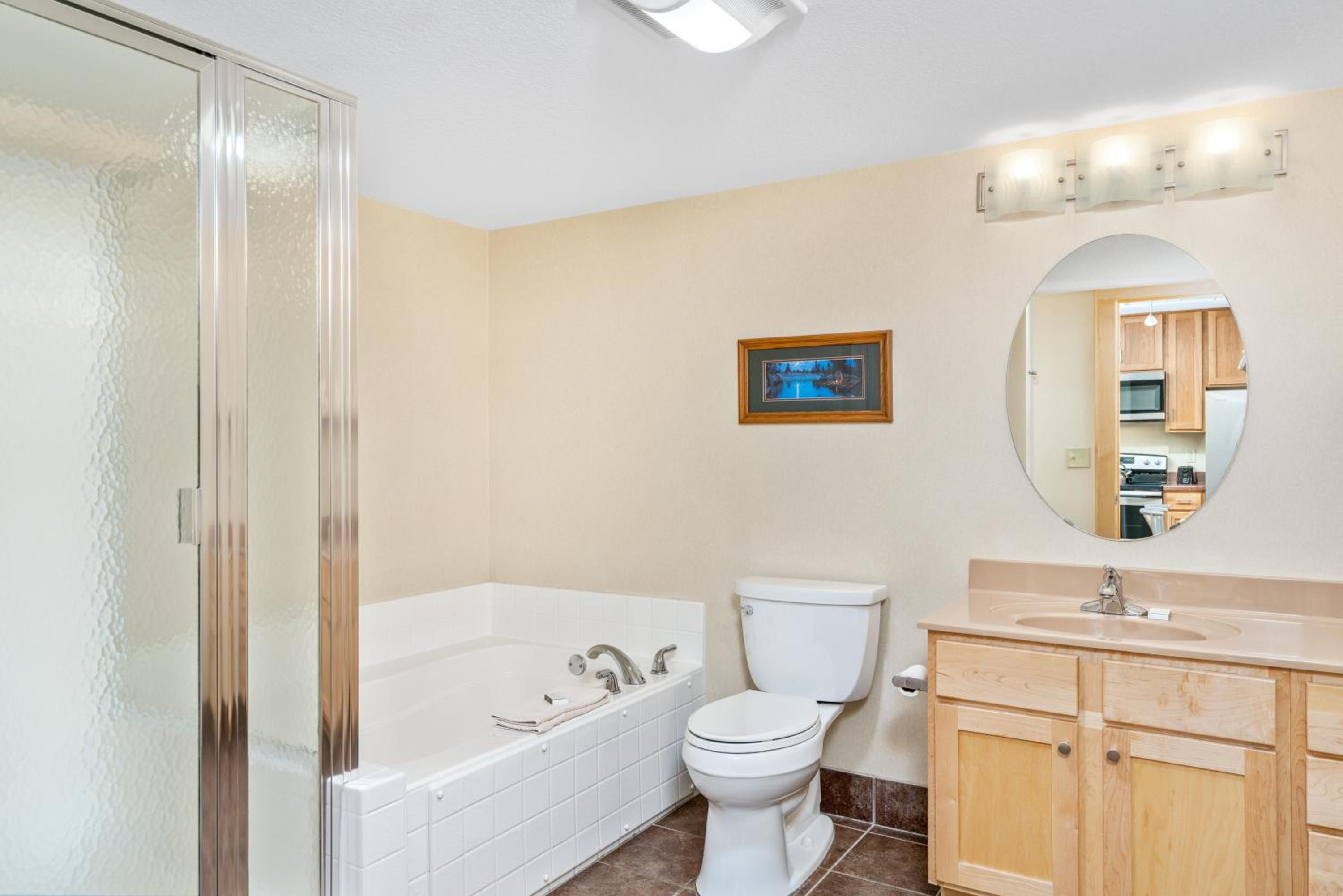 One-Bedroom Lakeside Suite photo 2