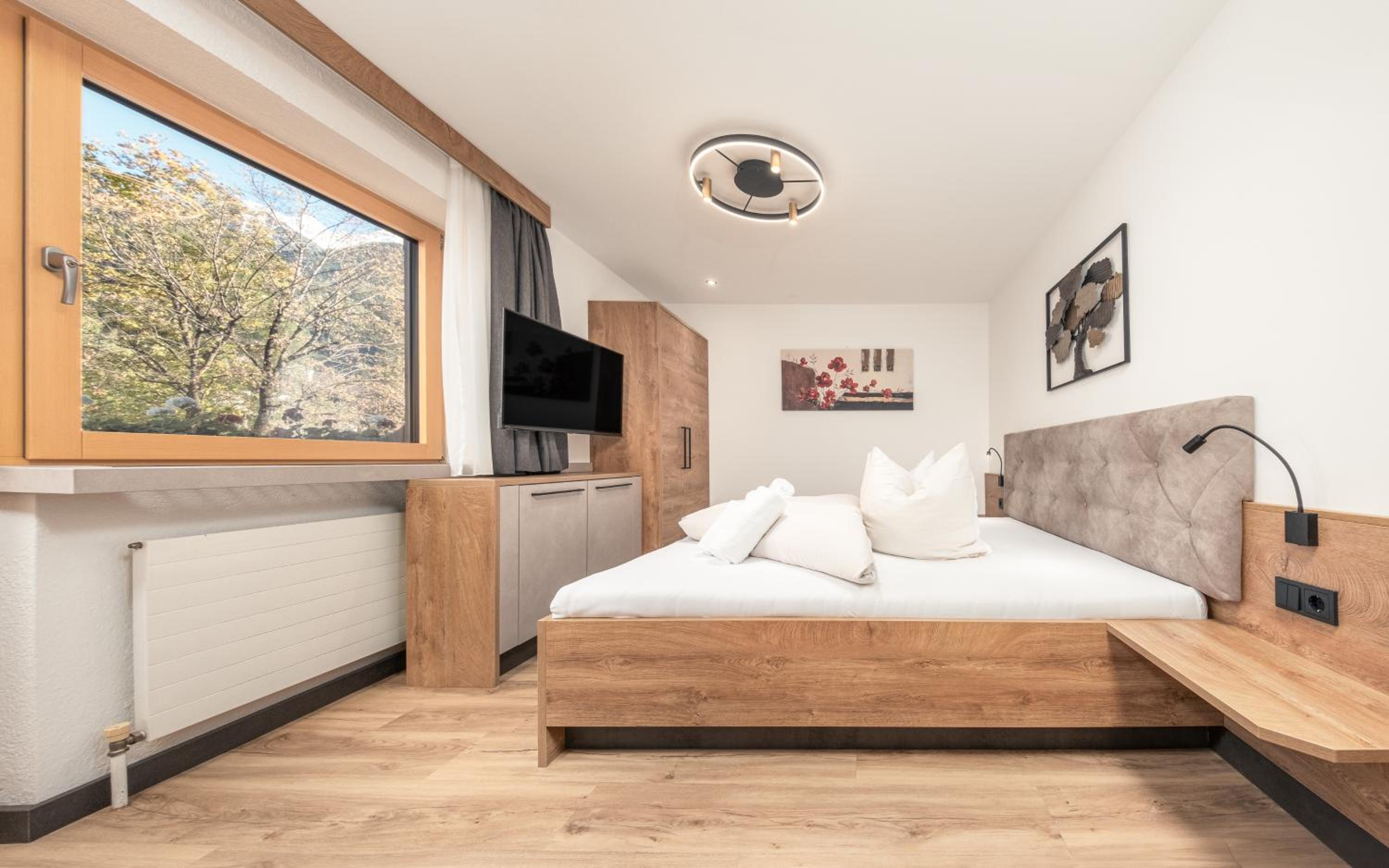 Studio Apartment with Balcony photo 1