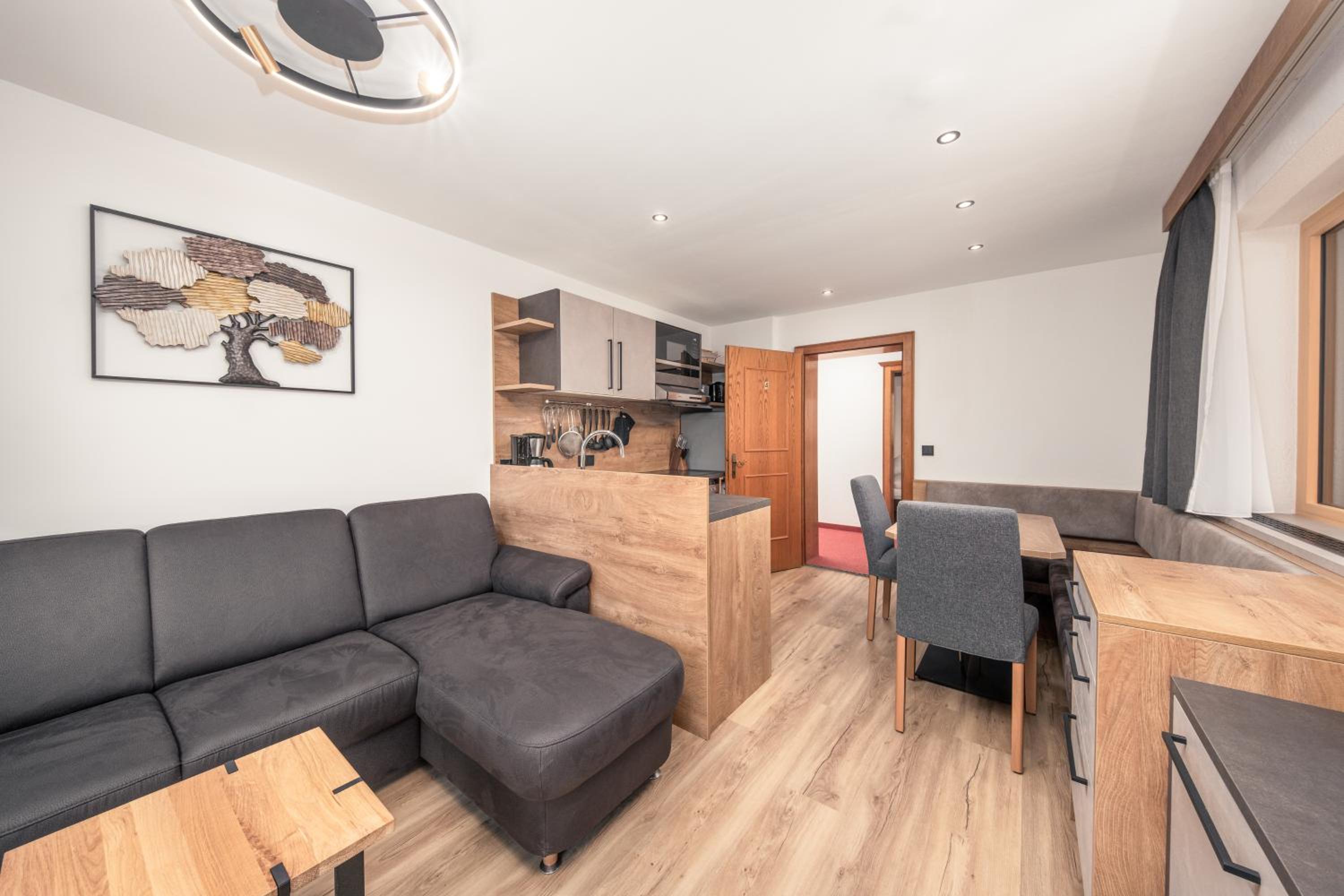 Three-Bedroom Apartment with Mountain View photo 2