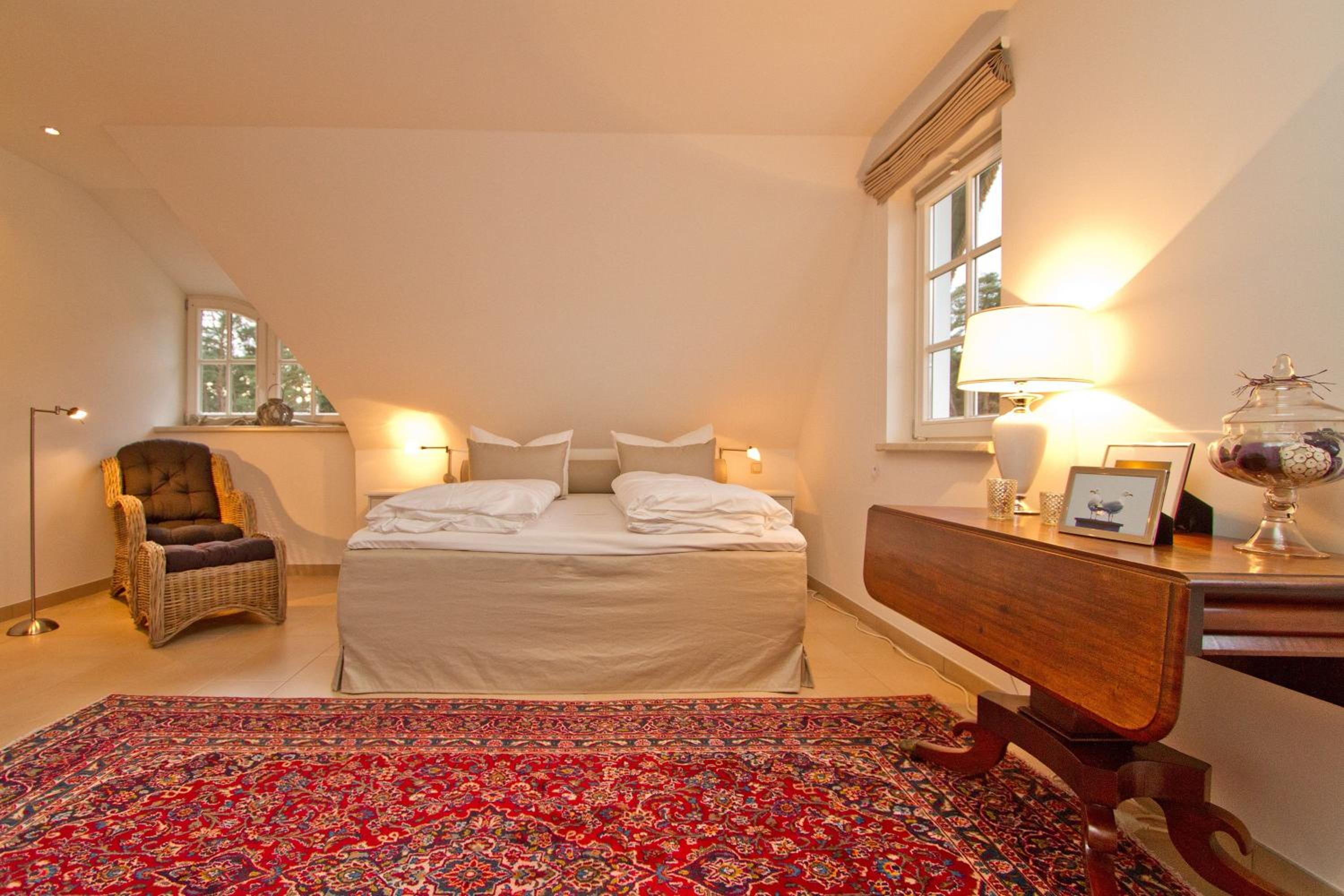 Three-Bedroom House photo 3
