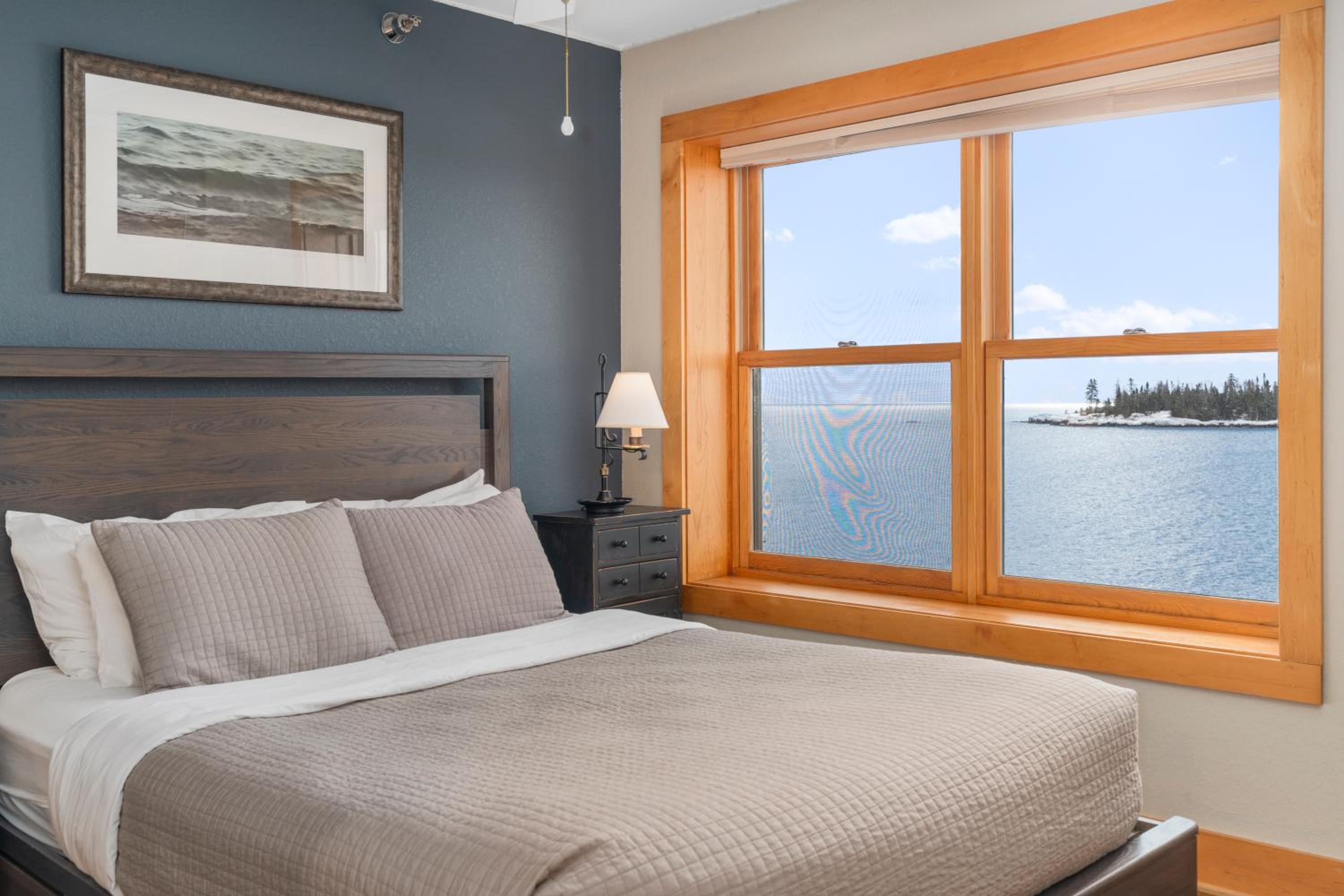 Two-Bedroom Lakeside Suite photo 1