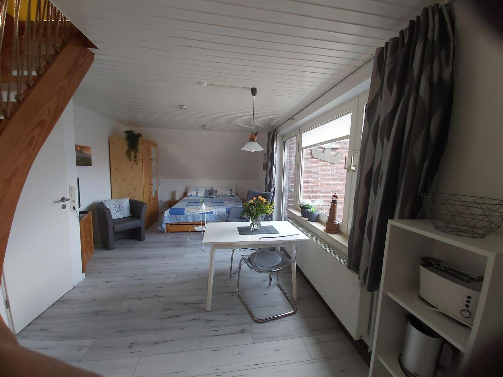 Apartment with Balcony photo 2