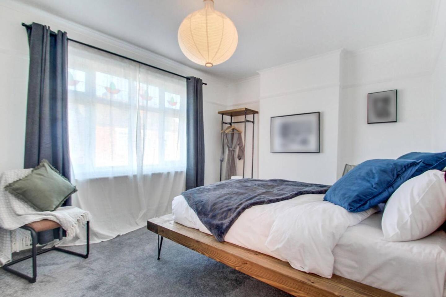 Four-Bedroom House photo 1