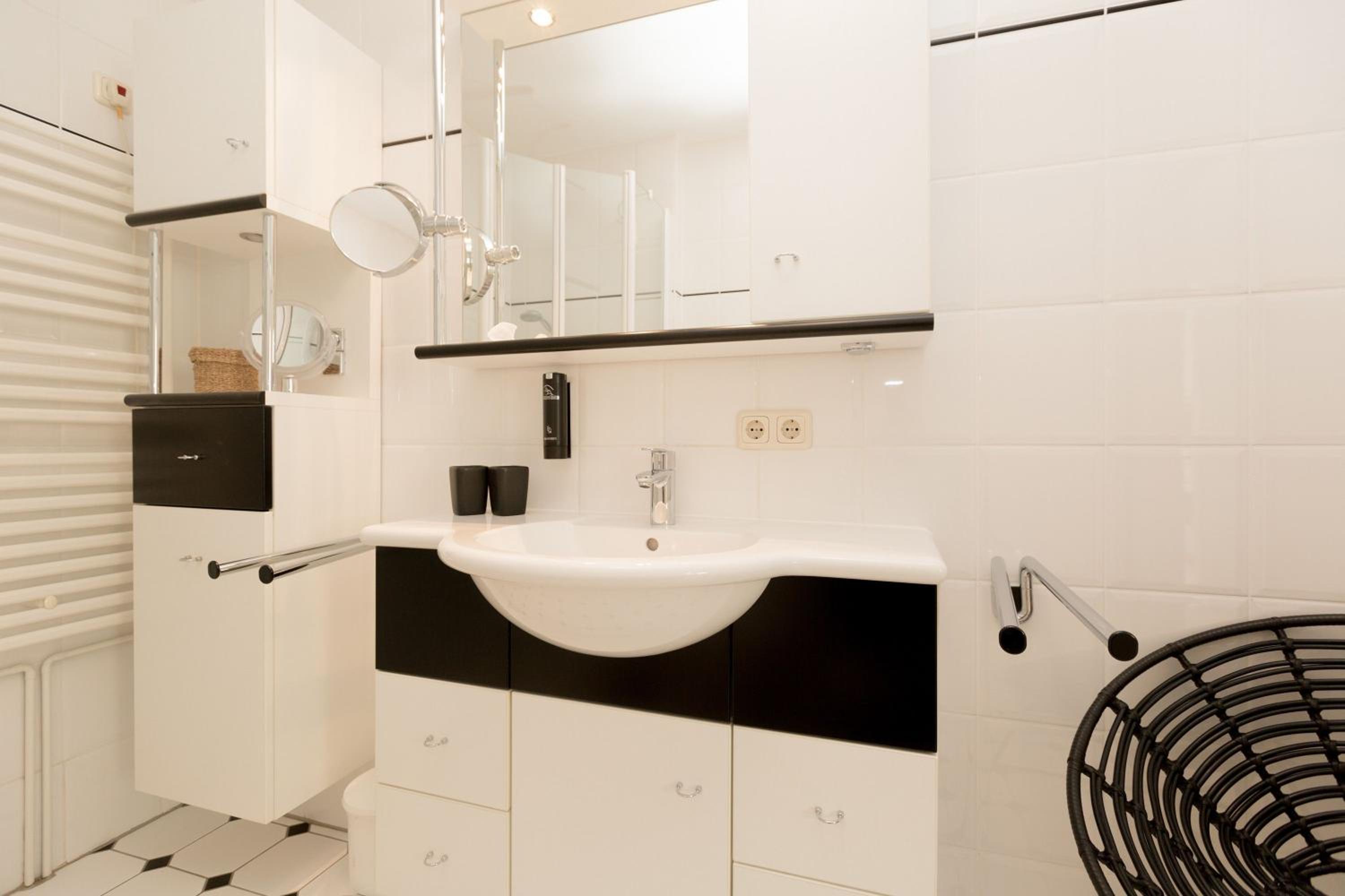 One-Bedroom Apartment with Balcony photo 3