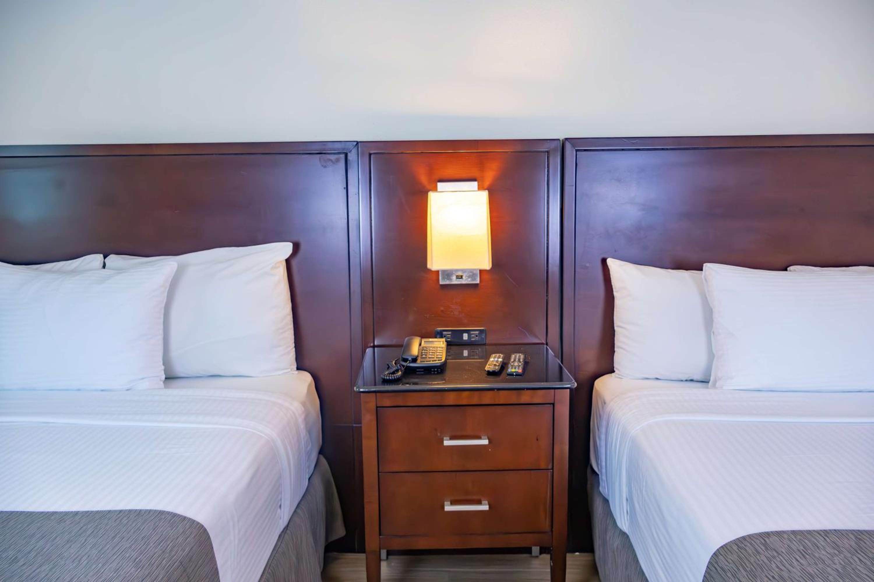 Double Room with Two Double Beds - Non-Smoking - Photo 11