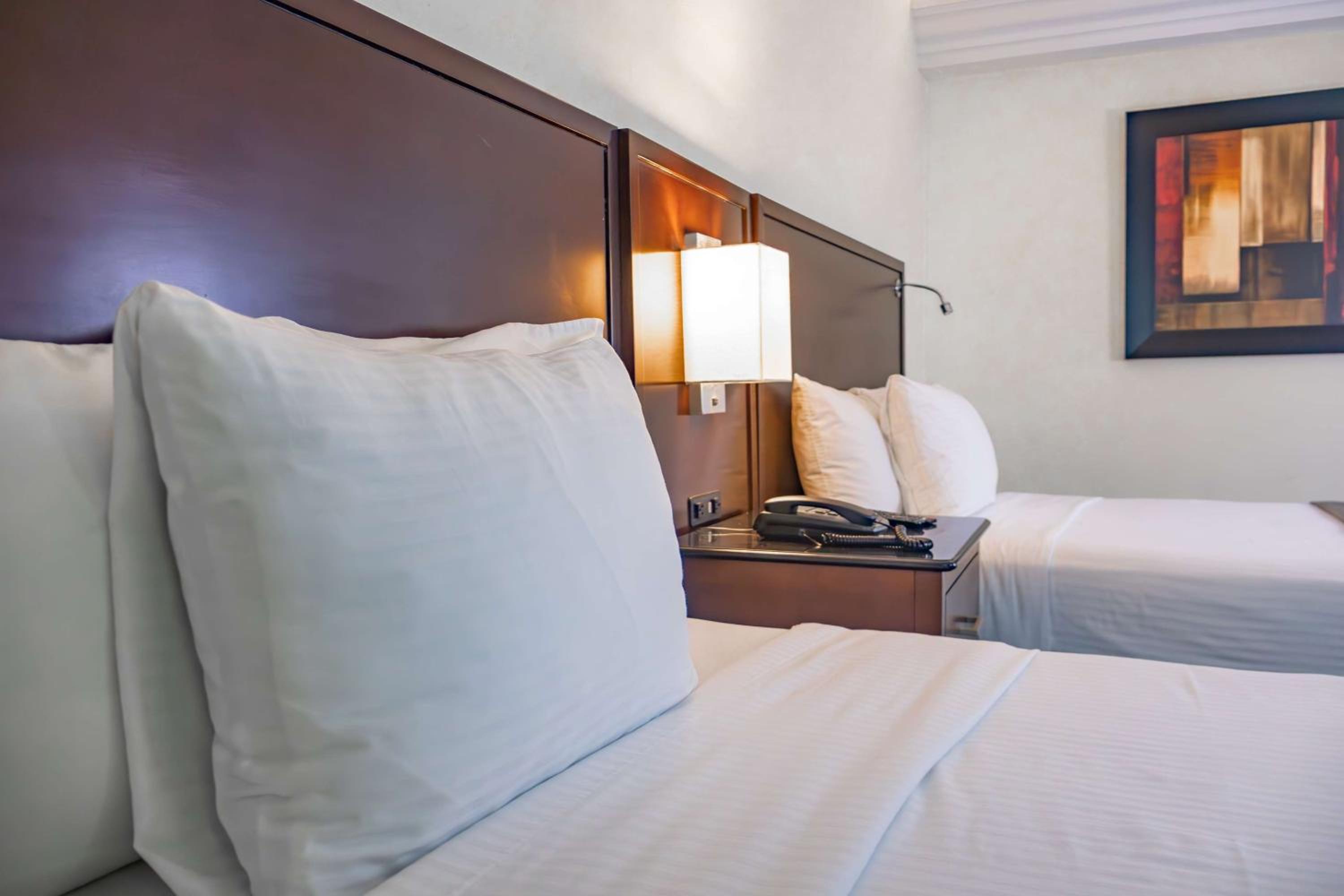 Double Room with Two Double Beds - Non-Smoking - Photo 9