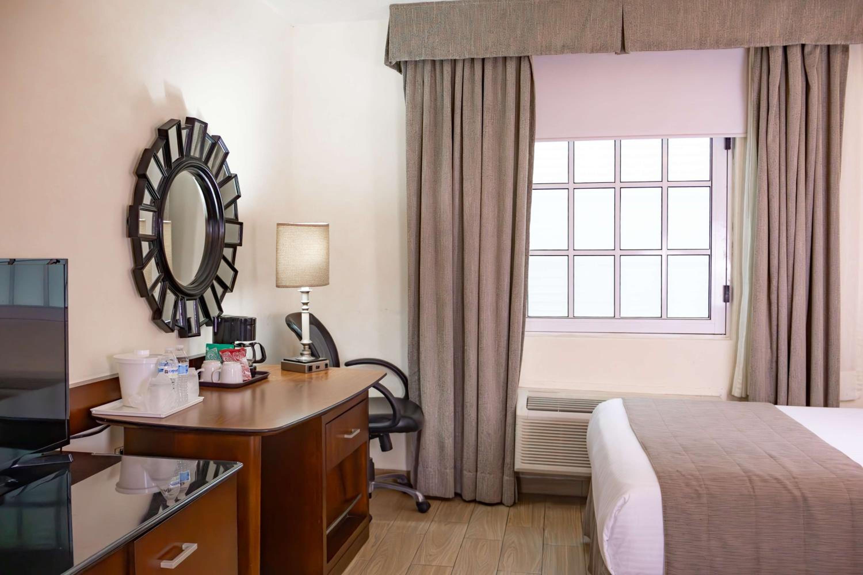 Double Room with Two Double Beds - Non-Smoking - Photo 10