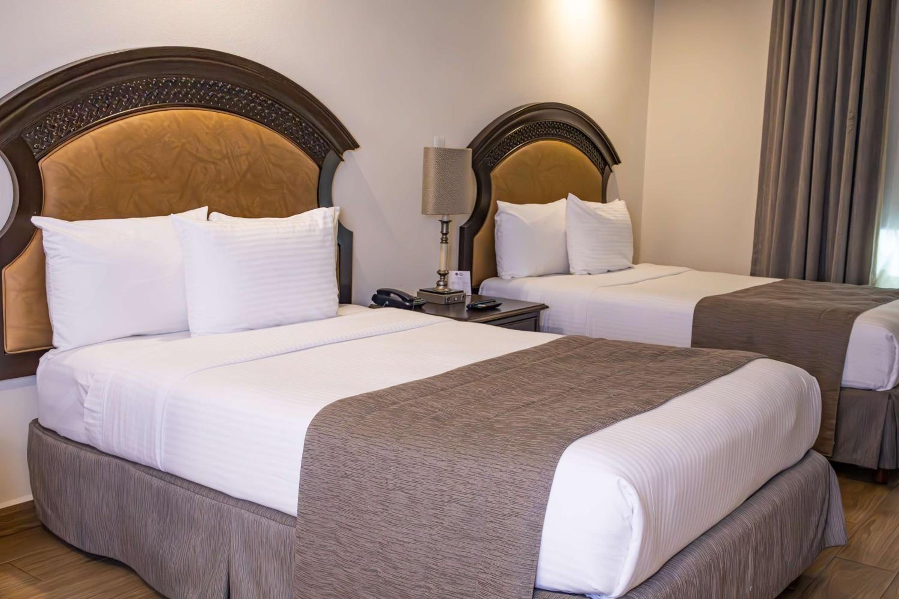 Junior Suite with 2 Double Beds and Kitchenette - Non Smoking - Photo 1