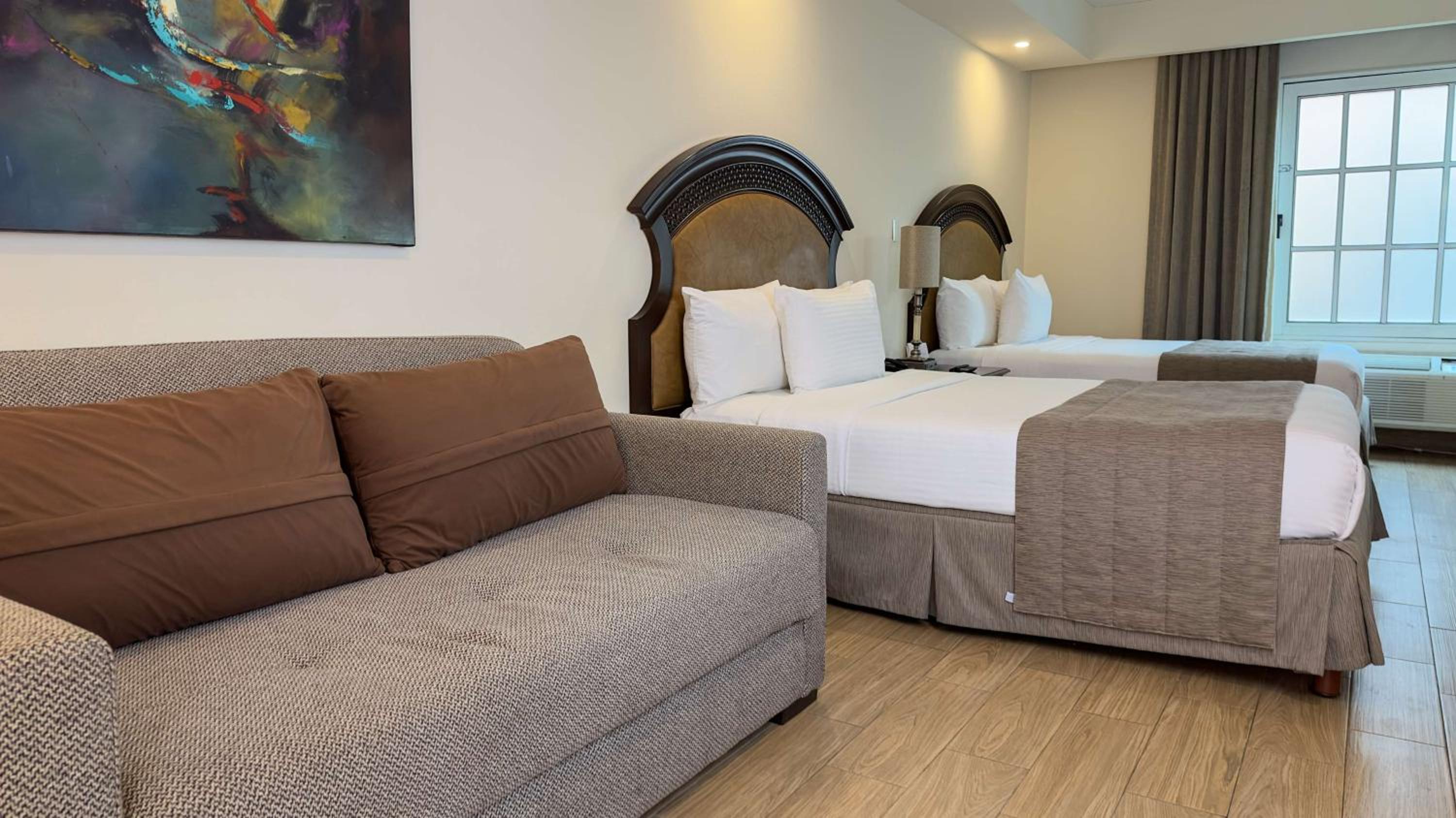 Junior Suite with 2 Double Beds and Kitchenette - Non Smoking - Photo 7