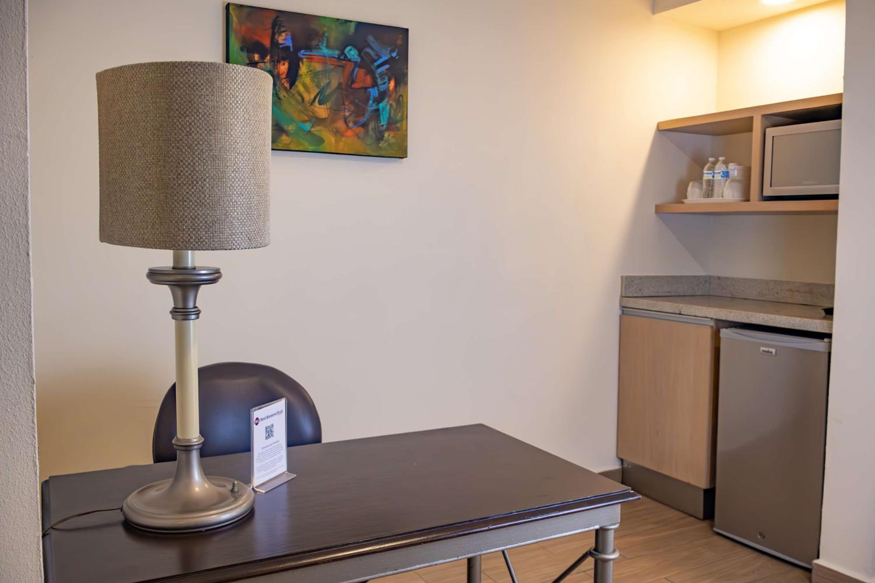 Junior Suite with 2 Double Beds and Kitchenette - Non Smoking - Photo 16