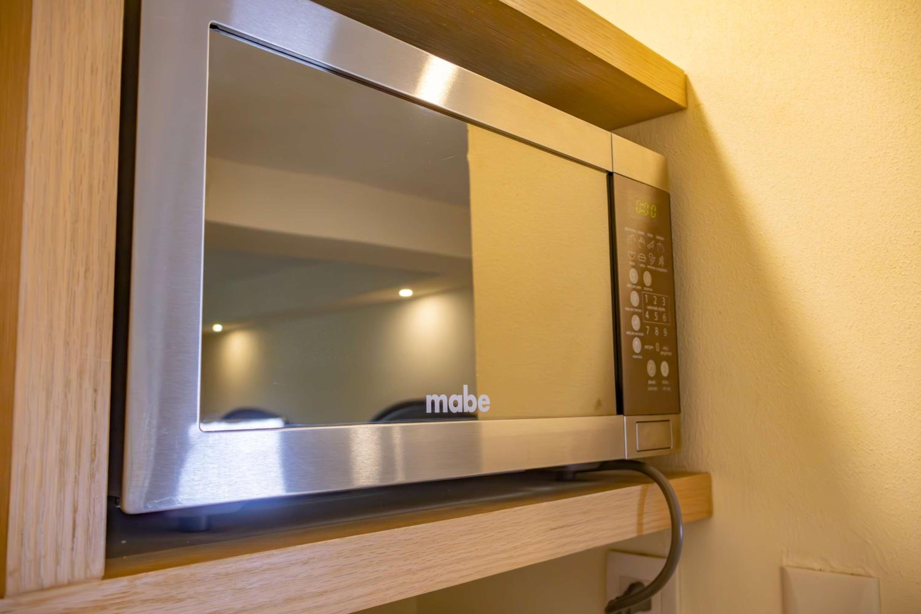 Junior Suite with 2 Double Beds and Kitchenette - Non Smoking - Photo 11